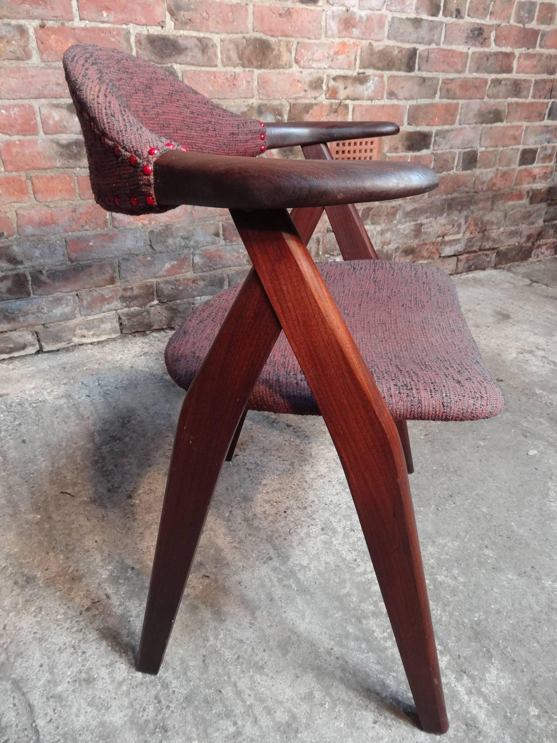Stunning organic arm chair designed and made by Tijsseling, upholstered in a lovely fabric which is in very good vintage condition. 

Height: 77cm, seat height: 45cm, depth: 50cm, width: 63cm.