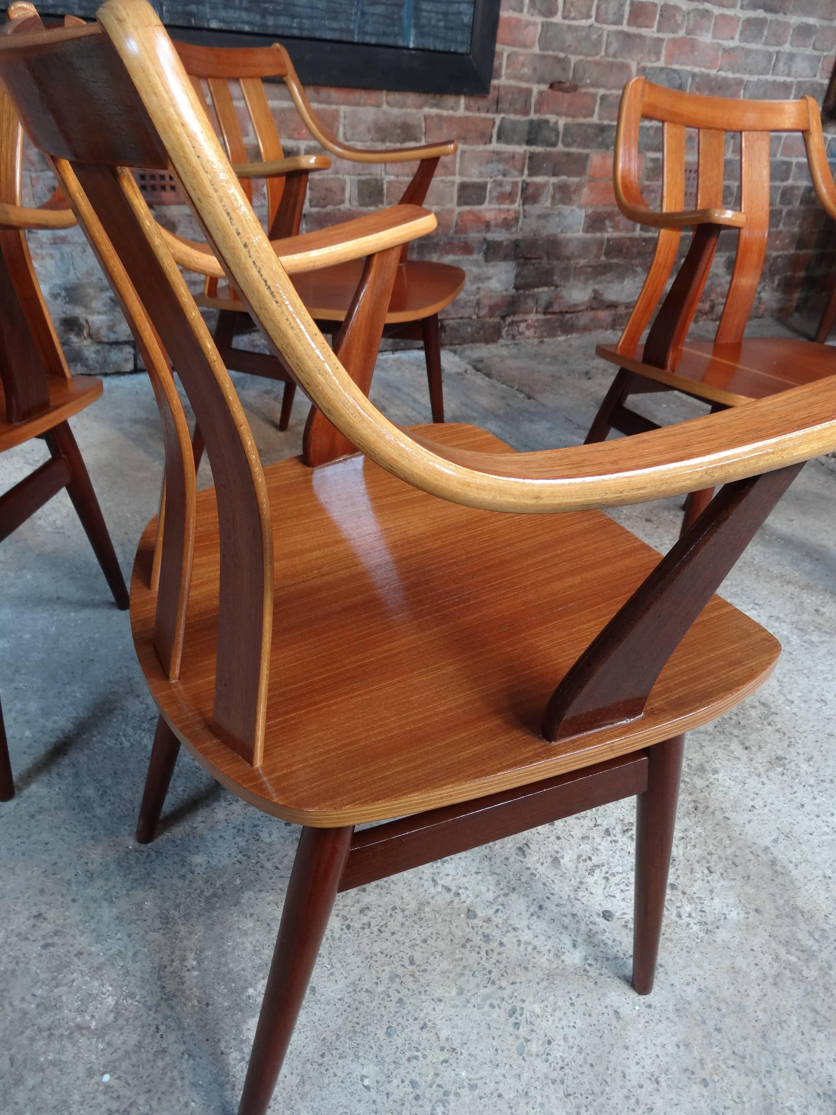 Mid-Century Modern 1960, Vier Designer- Bugholzstühle aus Teakholz im Angebot 1