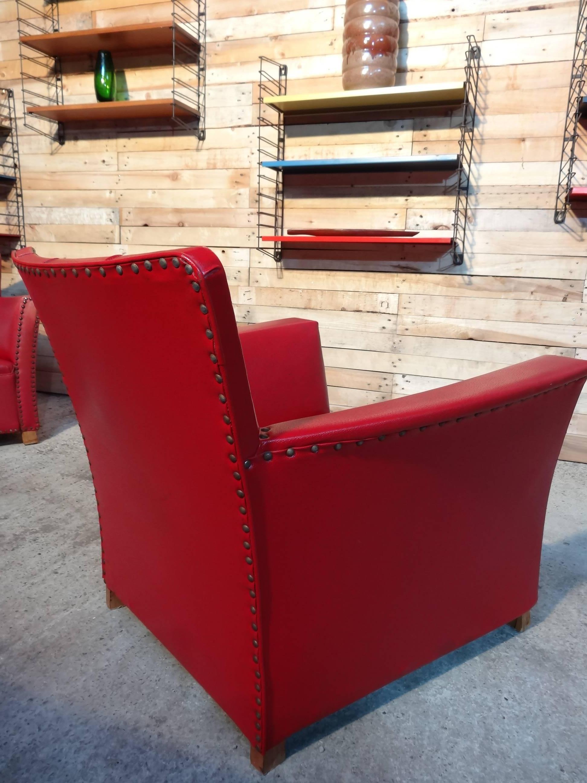 Red vinyl Art Deco club / lounge chairs, circa 1930.

Two stunning chairs in mint condition! 

Seat height 30 cm, back height 65 cm, depth 70 cm, width 72 cm.

Delivery cost is per chair!

Please note shipping is per chair, contact me if you want to