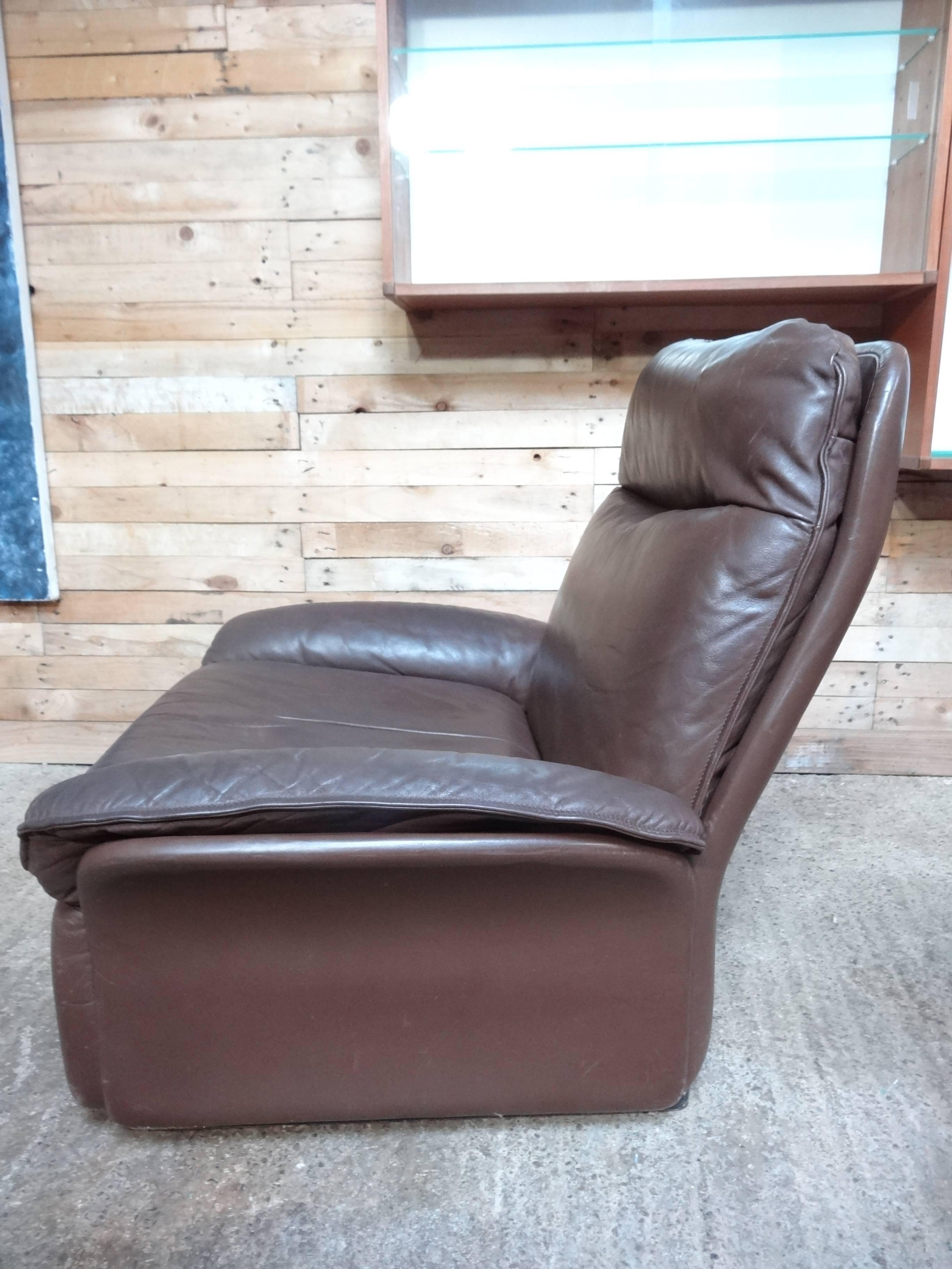 vintage leather lounge chair