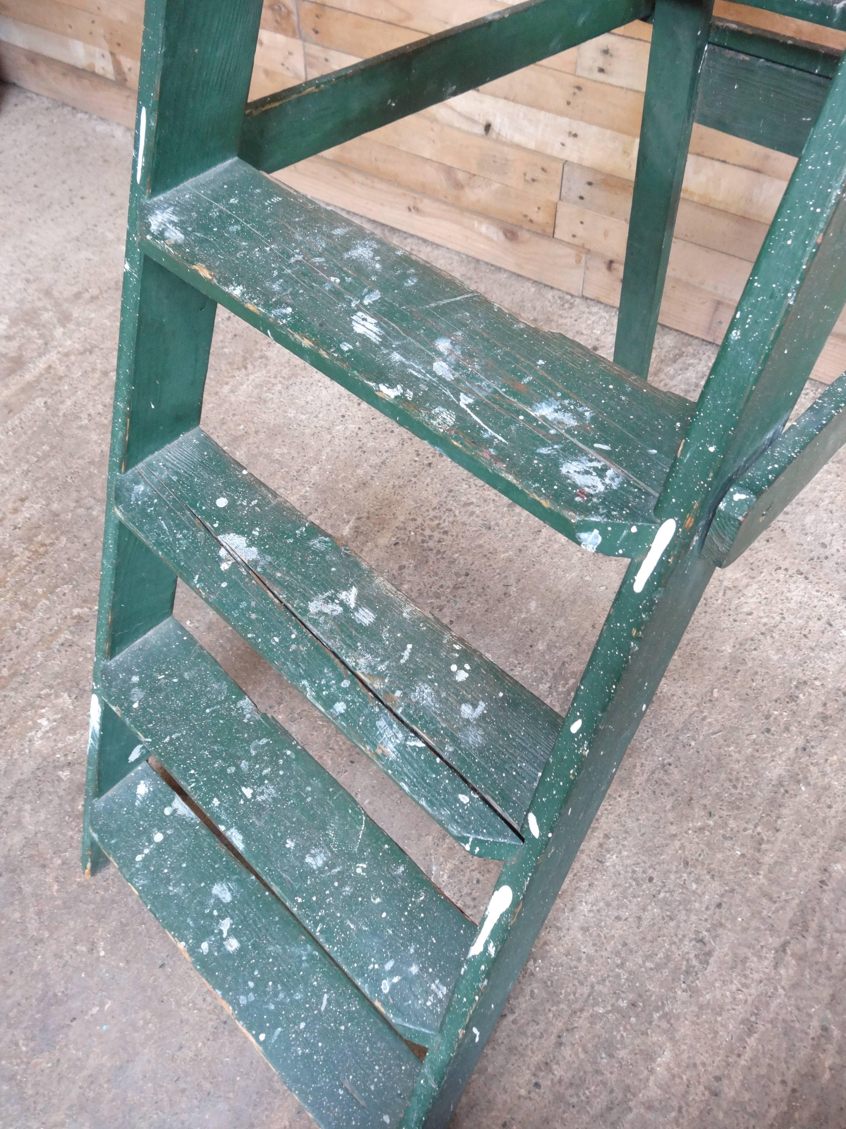 1900s French Vintage Green Fruit Picking / Painting Ladder Great Shop Display In Good Condition In Markington, GB