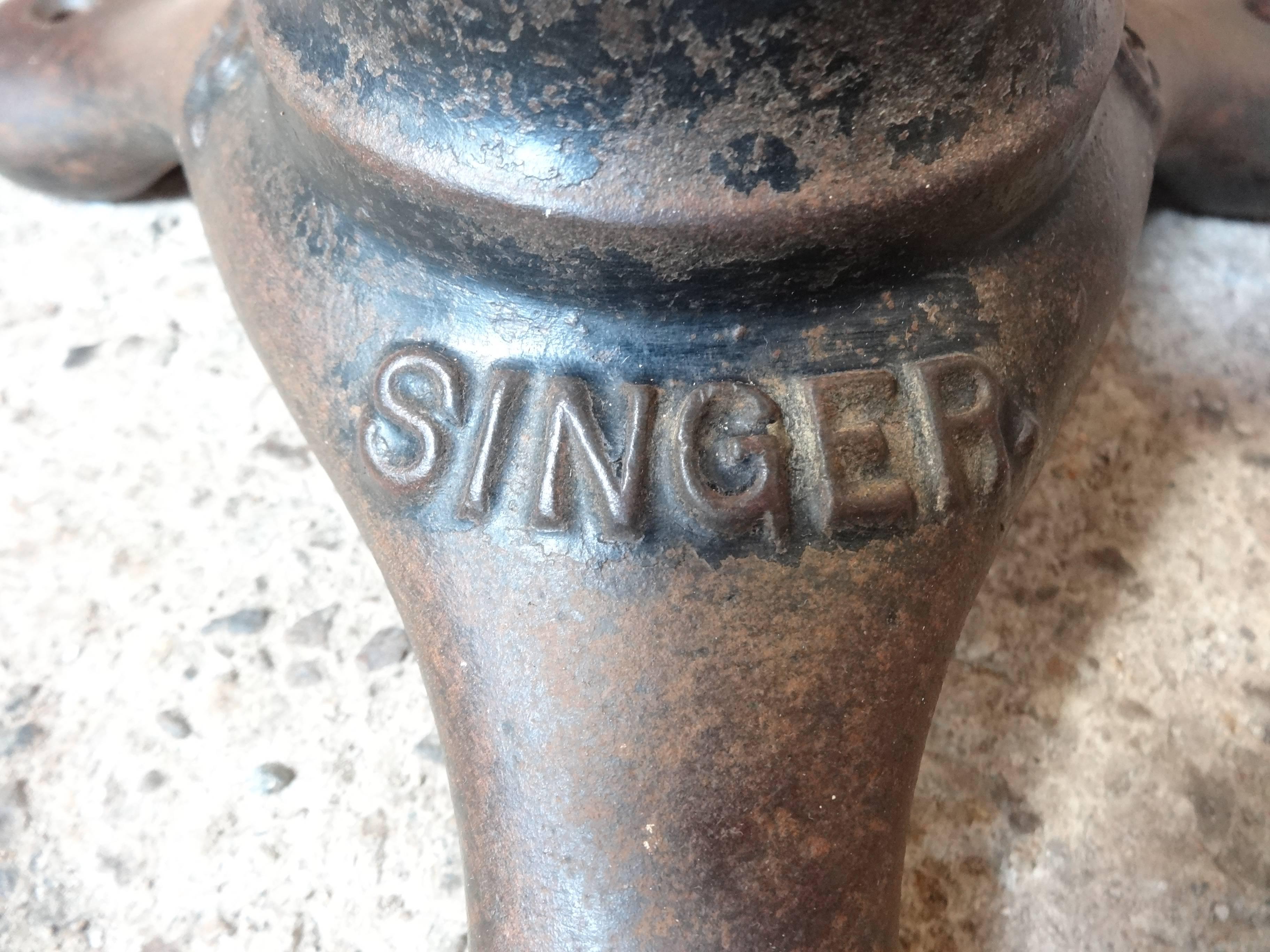 Singer Cast Iron Vintage Industrial Stool In Good Condition In Markington, GB