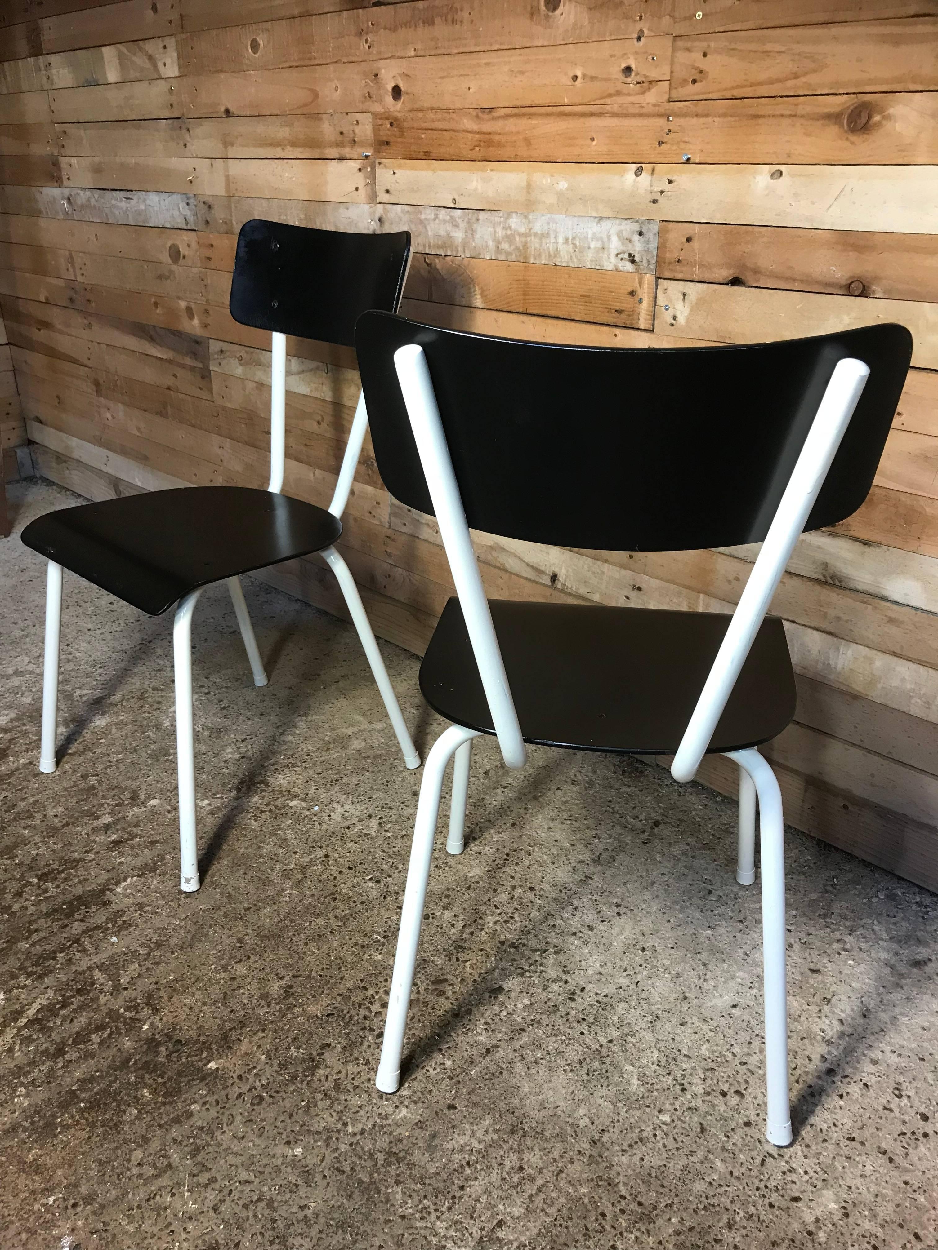 1950er Jahre Vintage Retro Metall gerahmte schwarz-weiße Stühle im Zustand „Gut“ im Angebot in Markington, GB