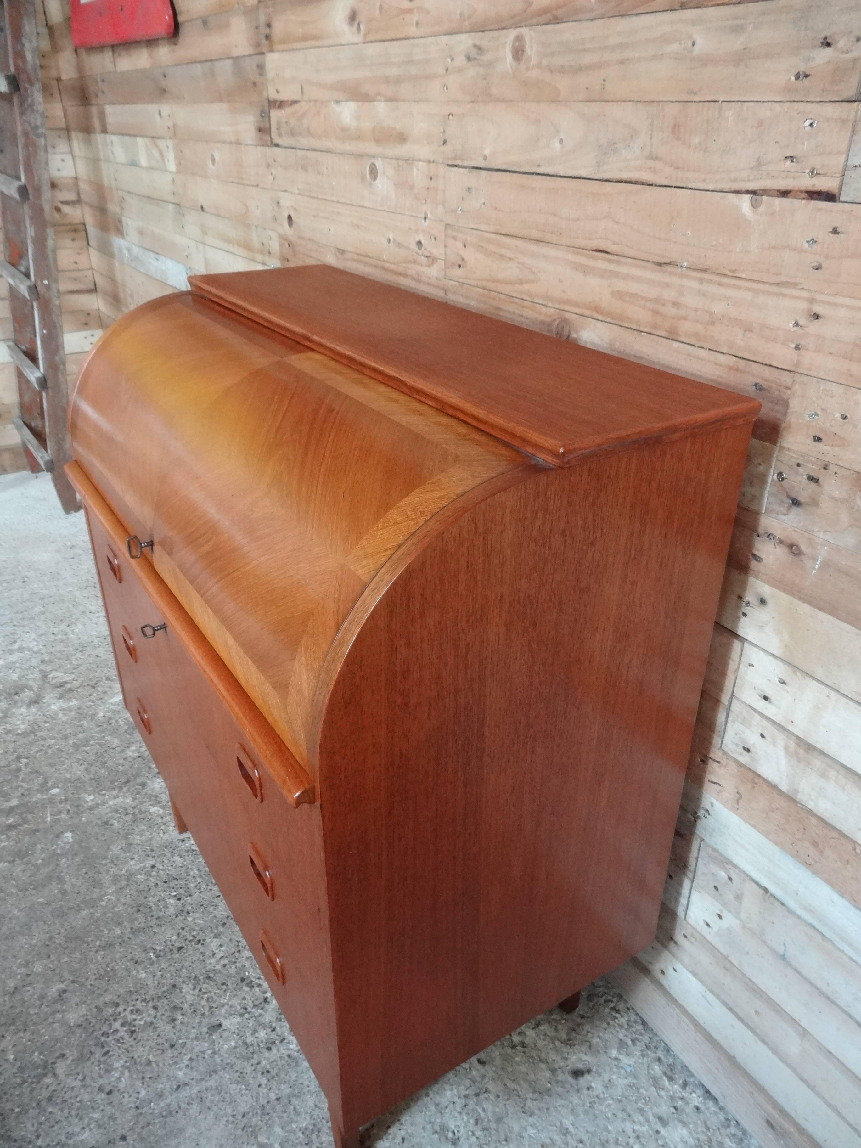 Danish round top desk, lovely design. It stands on solid teak legs and comes with a pull out desk shelf, three drawers, will look great in any situation. 

Measures: H 90cm, D 47cm, W 90cm.