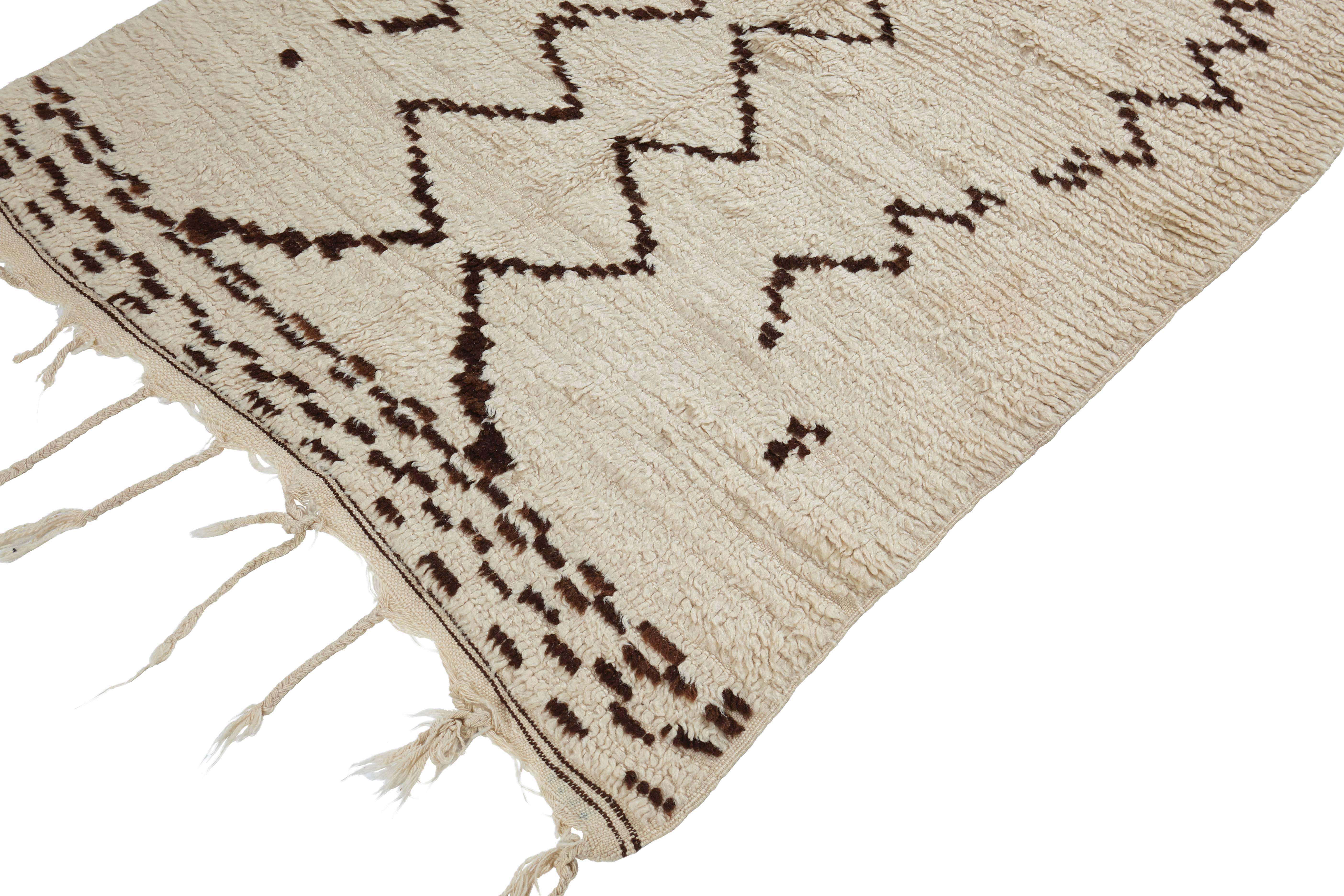 Beni Ouarain rug,
Middle Atlas mountains,
Morocco,
mid-late 20th century.
Wool, low pile,
very finely woven.

Measures: 280 x 118cm.

This is a very finely woven Moroccan Beni Ouarain rug from the Middle Atlas Mountains. Hand woven by
