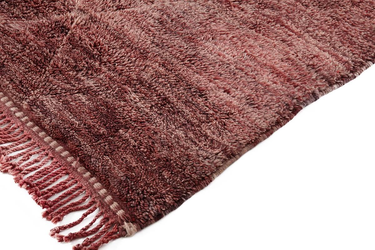 Beni Ouarain rug,
Morocco,
wool, thick pile
21st century modern production.

400x260cm

This rug is woven with a thick pile of soft dusky pink wool in varying tones. It is a new production piece woven in the traditional style of the Beni