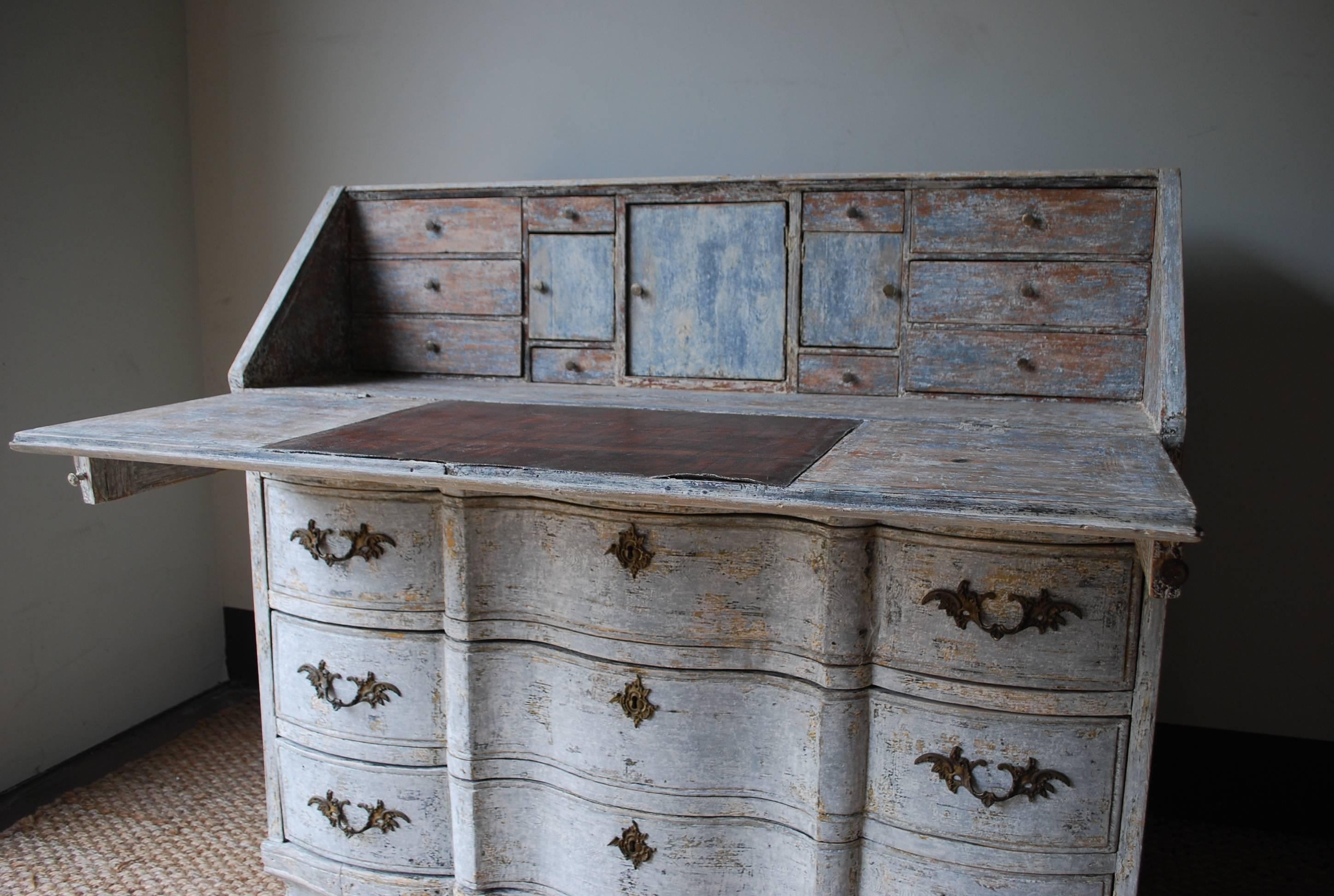 Swedish Gustavian Bureau, circa 1760 In Good Condition For Sale In Charlotte, NC