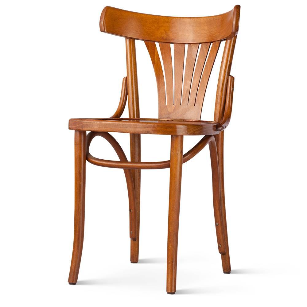 Ensemble de 12 chaises de bistrot par Henri Julien, dans une belle patine d'origine. En bois de hêtre avec motif torsadé sur l'assise. Très bon état.