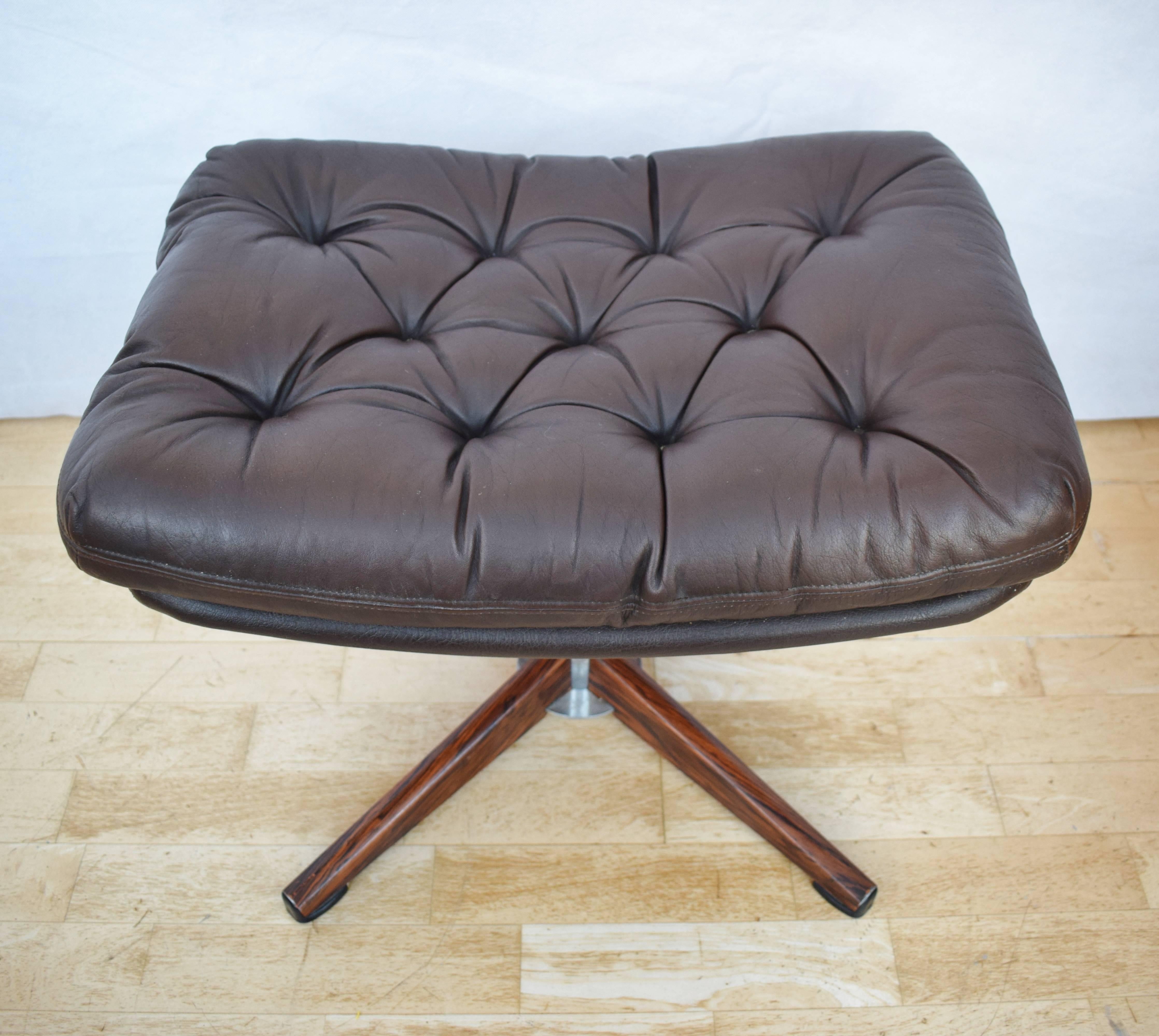 Designer: Danish Design.

Manufacturer: Unknown.

Country: Denmark.


   
Date: 1960s.

Material: Genuine Brown buttoned leather with metal swivel base finished with Rosewood effect

Maximum Dimensions: Width 59cm, depth 43cm and height