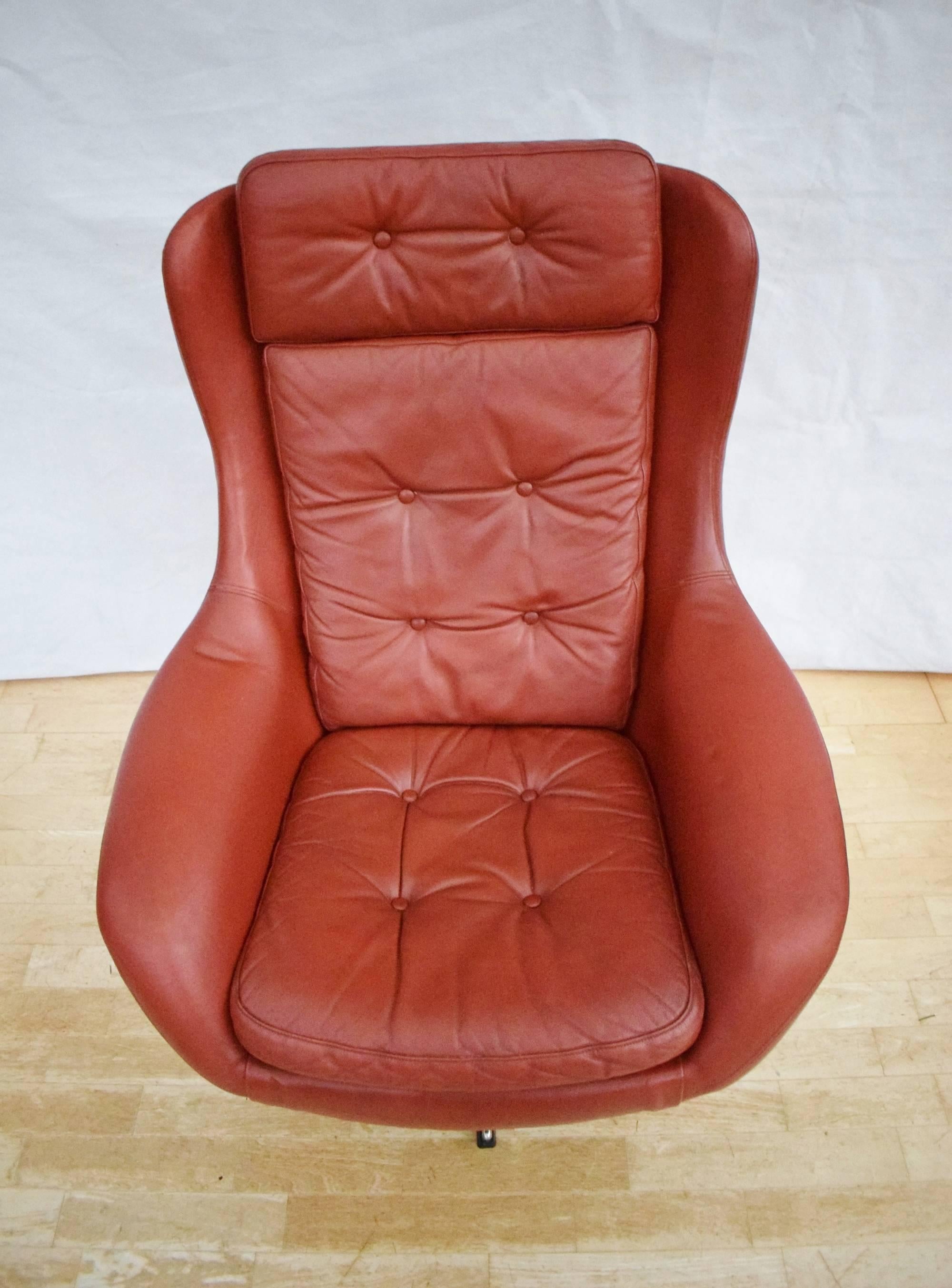Mid-Century Retro Danish Red Leather Swivel Lounge Armchair, 1960s-1970s In Good Condition In Selston, Nottinghamshire