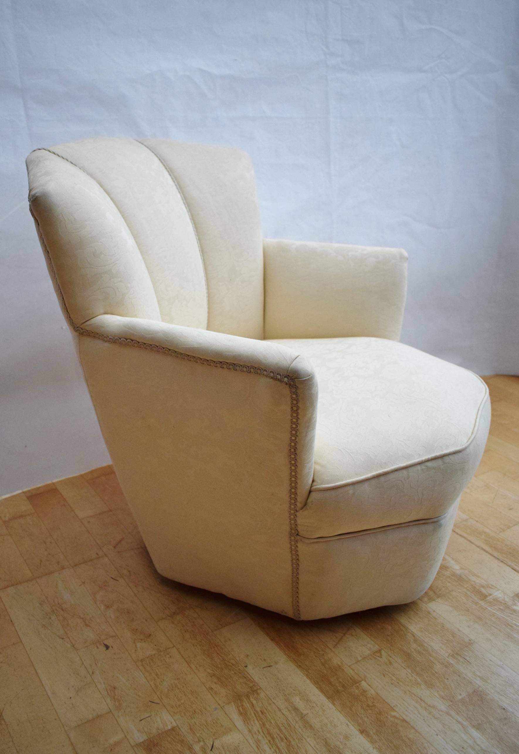 Curved and moulded back with inset braid detailing.

Fixed sprung and padded seat base with pipping to front.

​Raised upon small chrome supports to the base.

Overall condition is excellent with no rips or tears to the upholstery.

​However
