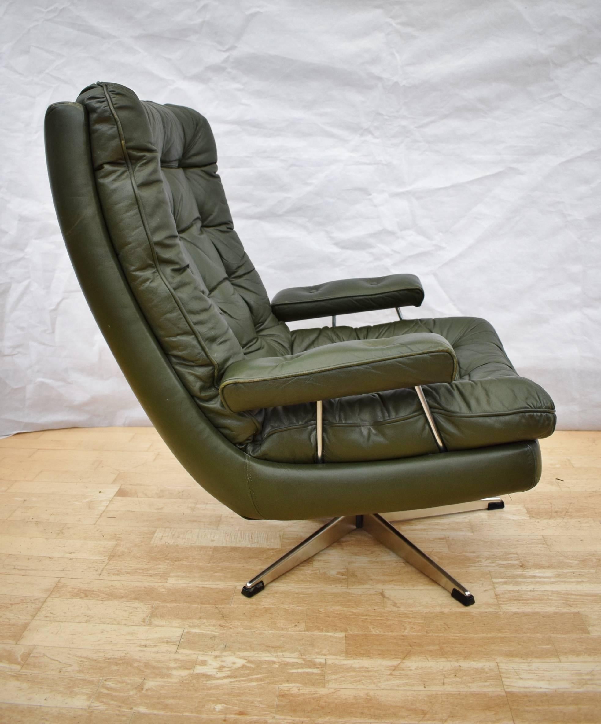 Mid-Century Modern Mid-Century Retro Danish Green Leather Swivel Lounge Armchair, 1960s-1970s
