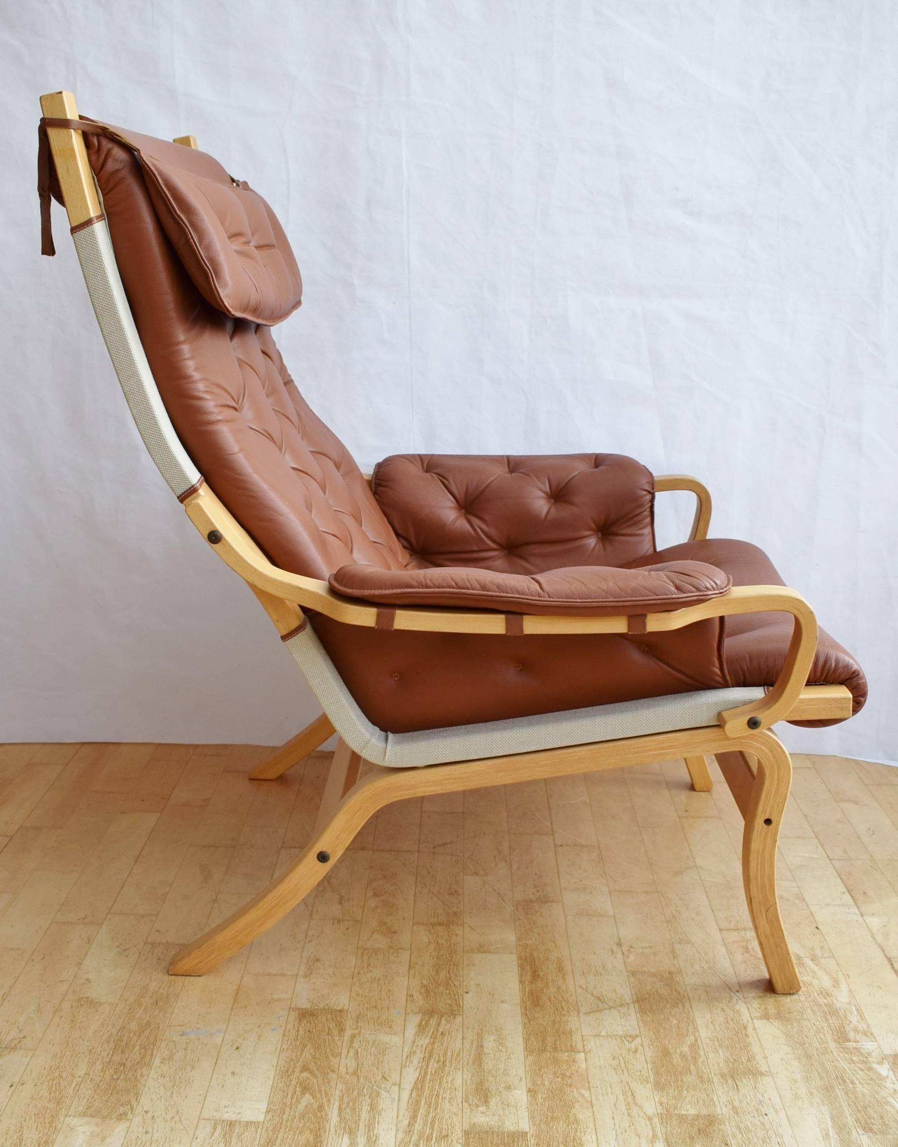 Vintage Danish Tan Leather Buttoned Bentwood and Canvas Armchair, 1960s In Excellent Condition For Sale In Selston, Nottinghamshire