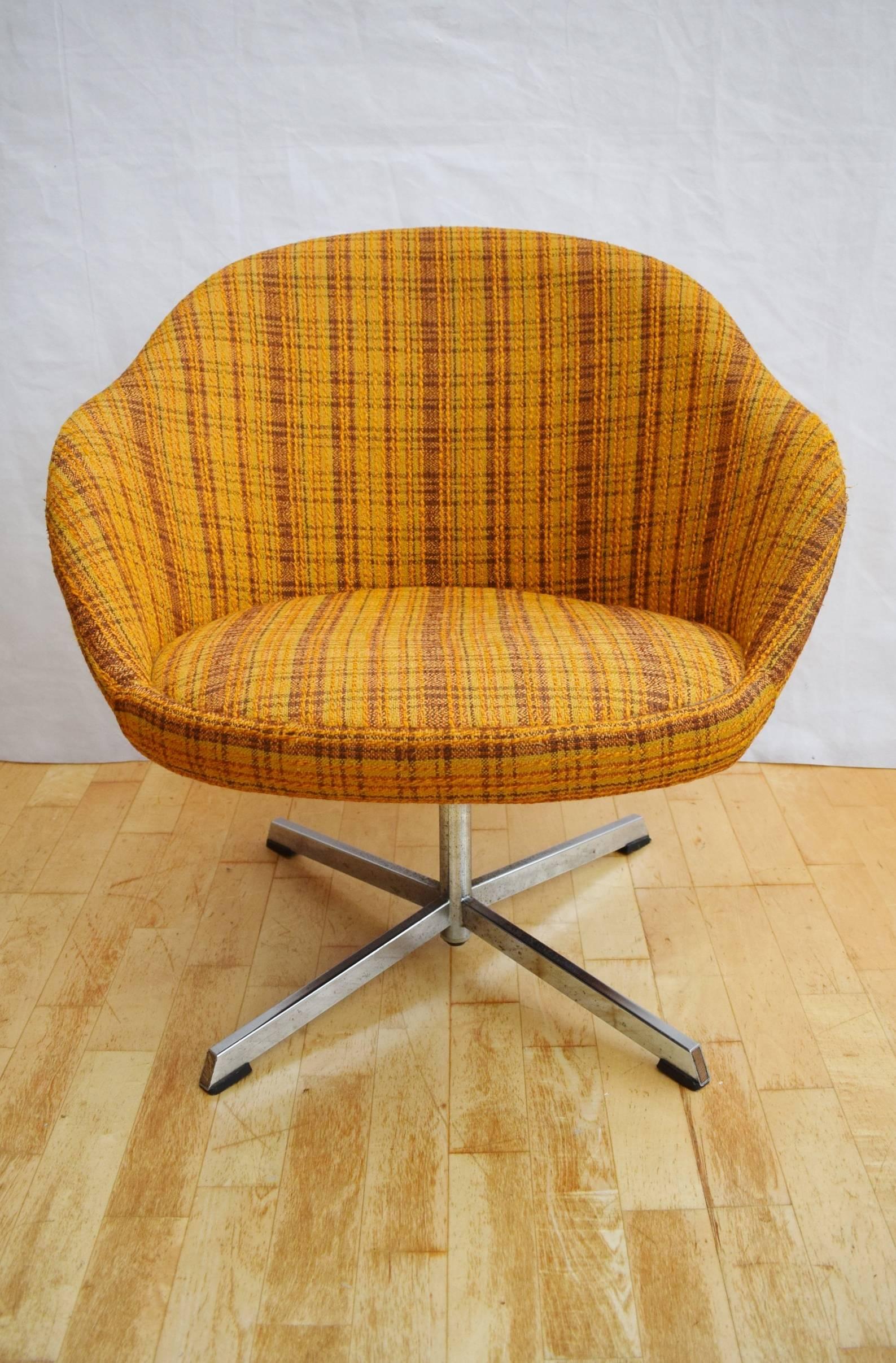 20th Century Mid-Century Retro Danish Wool Swivel Shell or Egg Lounge Chair, 1960s-1970s