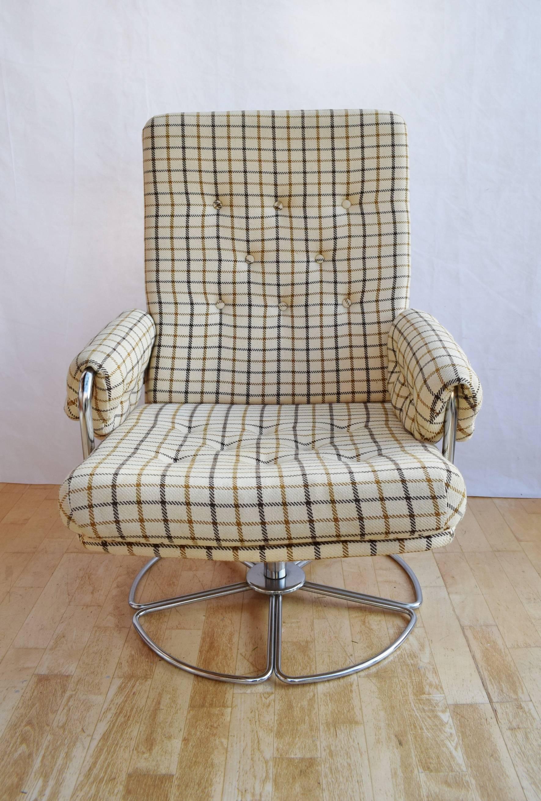 Mid-Century Retro Danish Woollen Swivel Easy Lounge Armchair, 1960s-1970s In Excellent Condition For Sale In Selston, Nottinghamshire