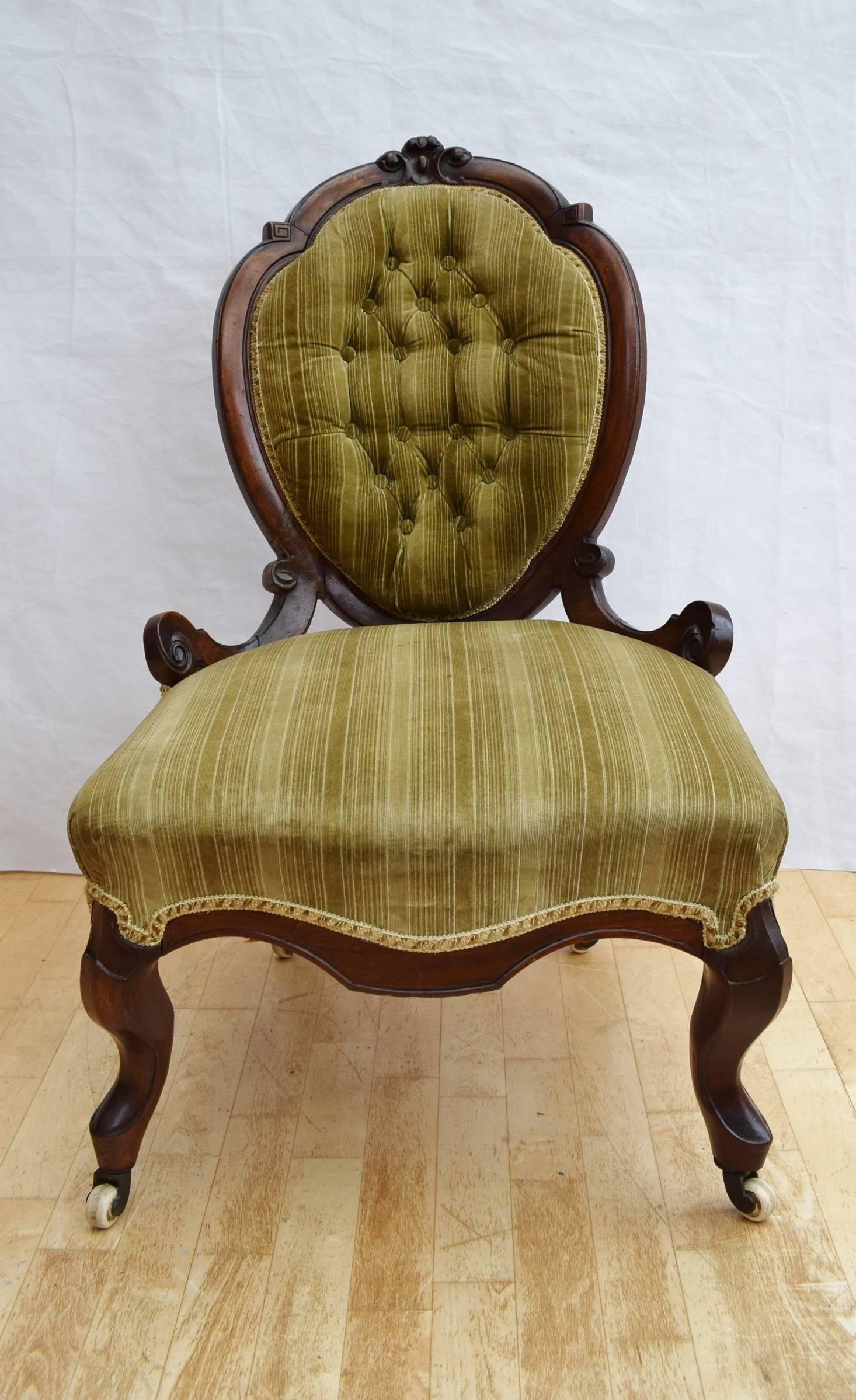 Victorian Antique Mahogany Nursing, Lounge or Bedroom Chair Excellent Condition In Excellent Condition For Sale In Selston, Nottinghamshire