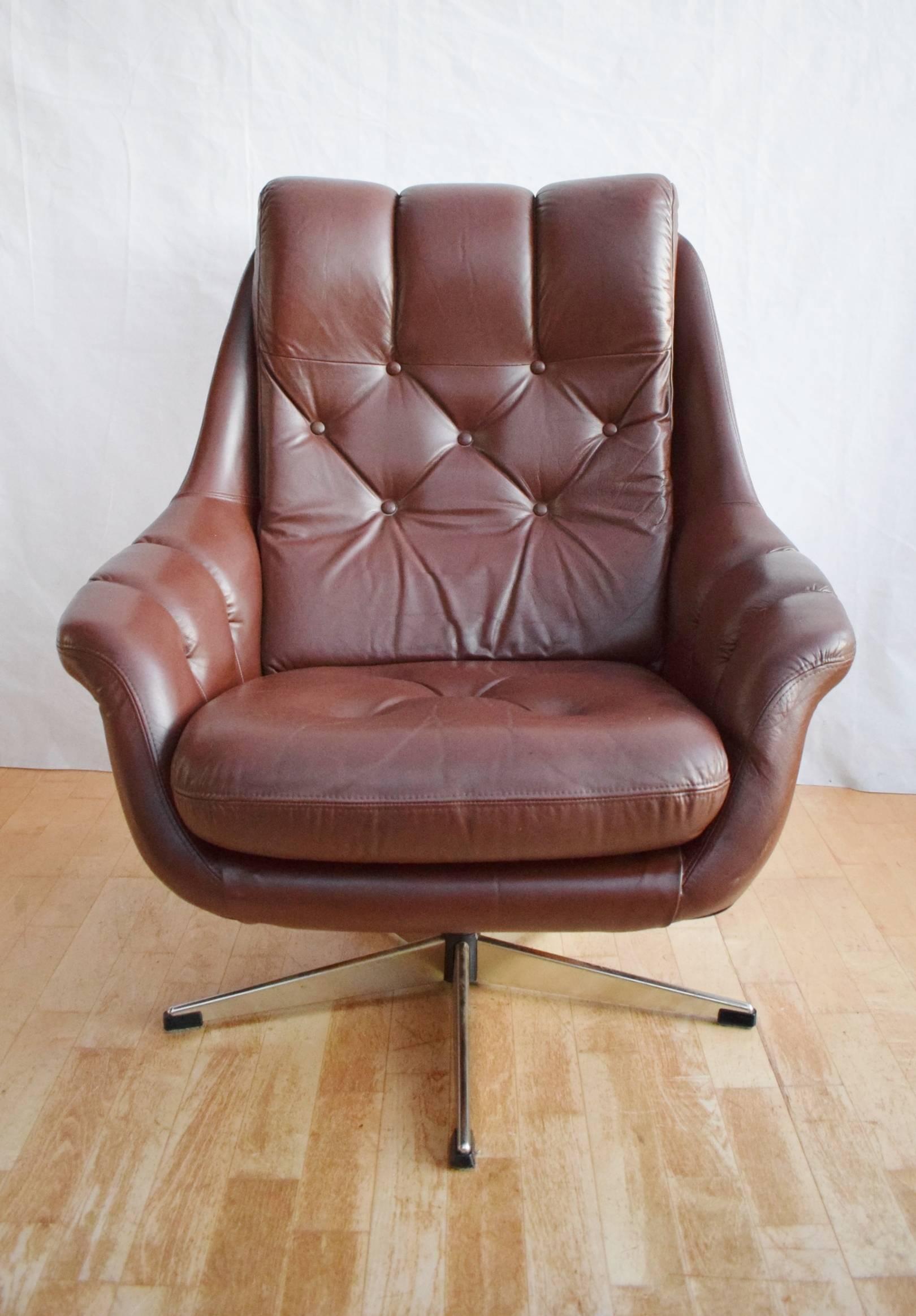 Mid-Century Retro Danish Tan Brown Leather Swivel Lounge Armchair, 1960s-1970s For Sale 1