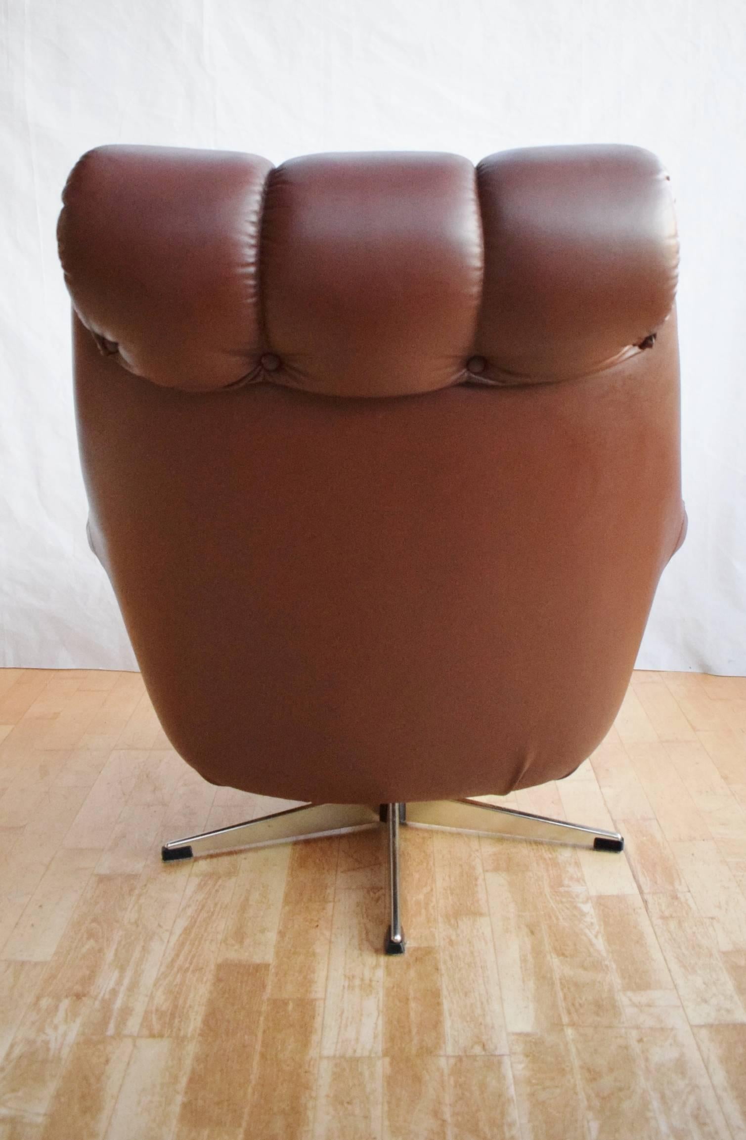 Mid-Century Modern Mid-Century Retro Danish Tan Brown Leather Swivel Lounge Armchair, 1960s-1970s For Sale