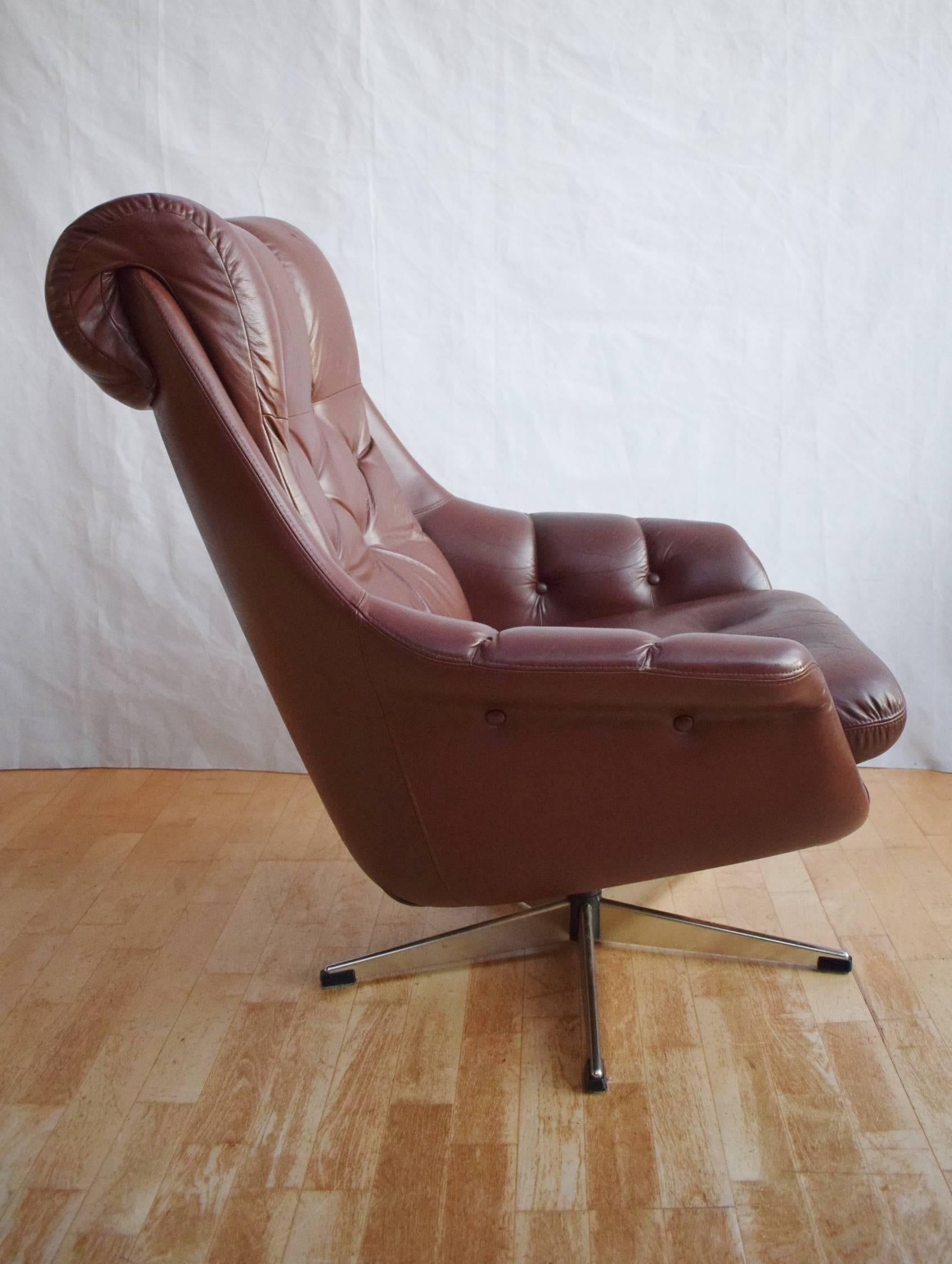 Mid-Century Retro Danish Tan Brown Leather Swivel Lounge Armchair, 1960s-1970s In Good Condition For Sale In Selston, Nottinghamshire