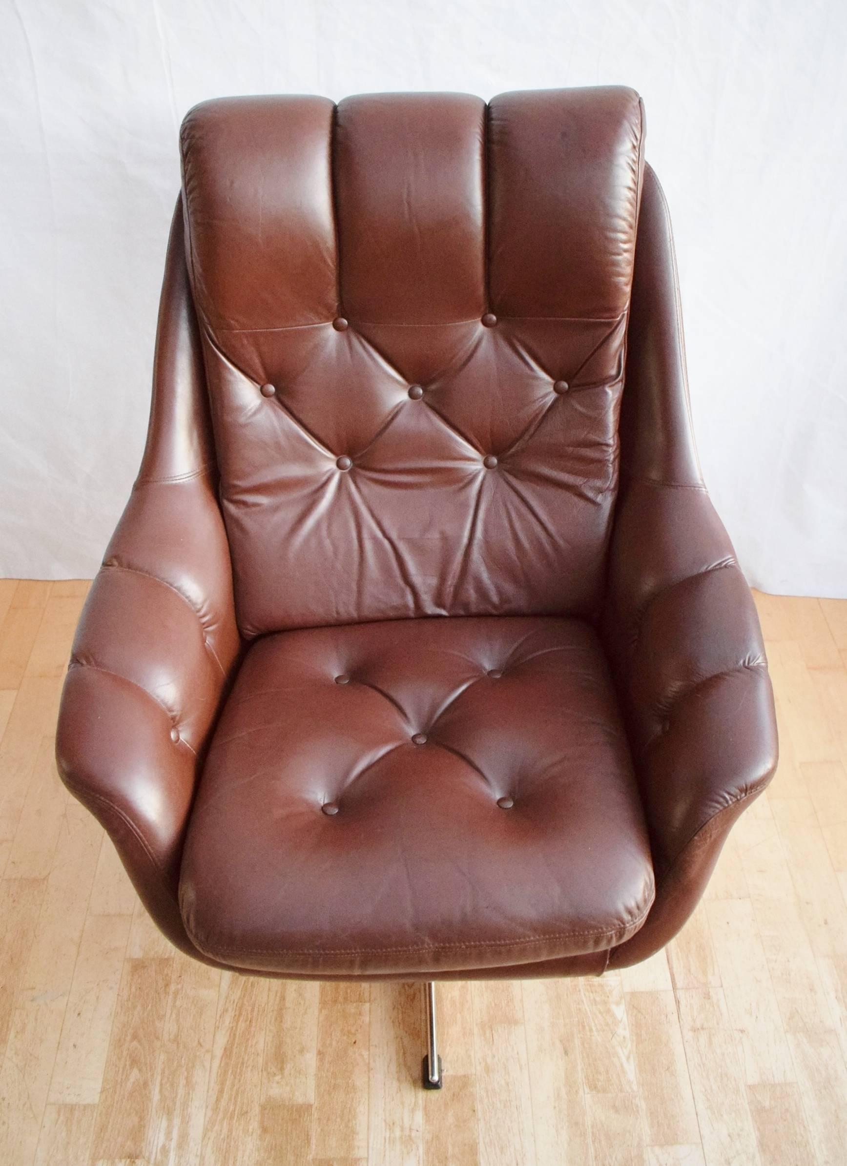 20th Century Mid-Century Retro Danish Tan Brown Leather Swivel Lounge Armchair, 1960s-1970s For Sale