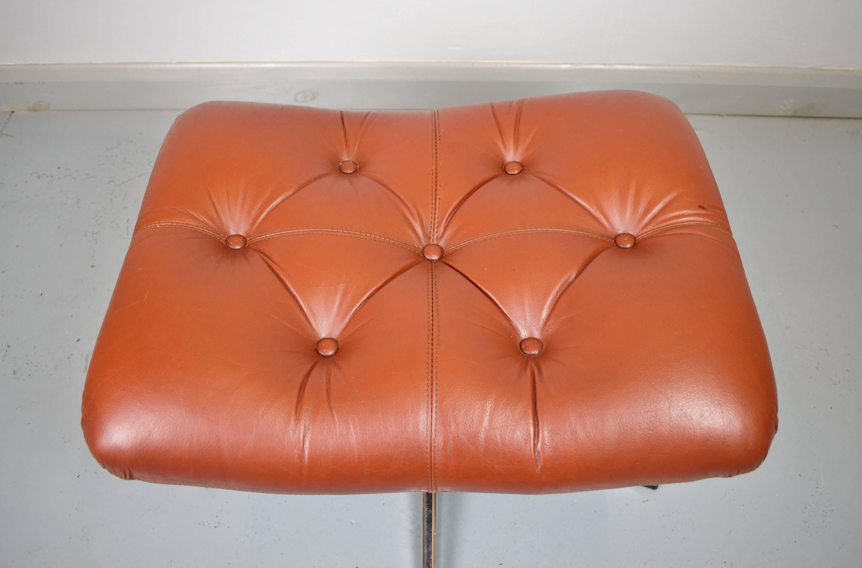 Danish Mid-Century Vintage Retro Red Leather Swivel Foot Stool/Ottoman, 1970s In Excellent Condition In Selston, Nottinghamshire
