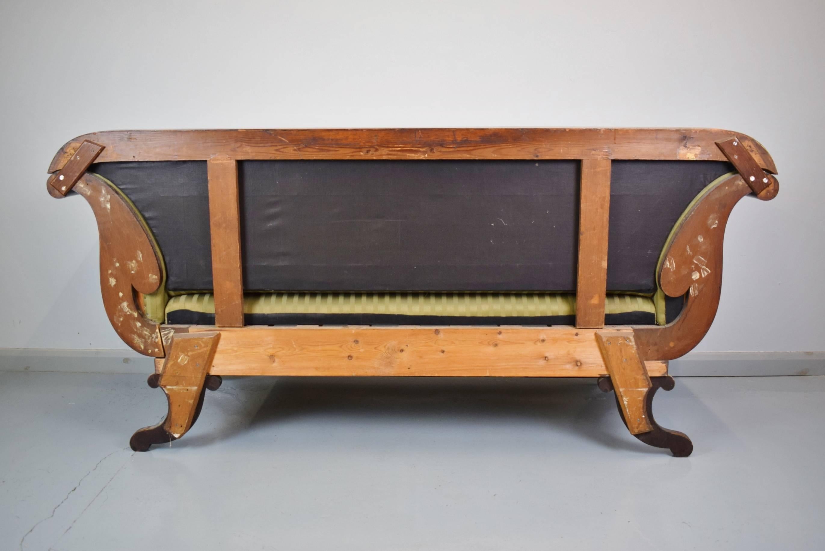 Stunning Victorian Regency Mahogany and Beech Scroll Arm Sofa Chaise, circa 1850 For Sale 1