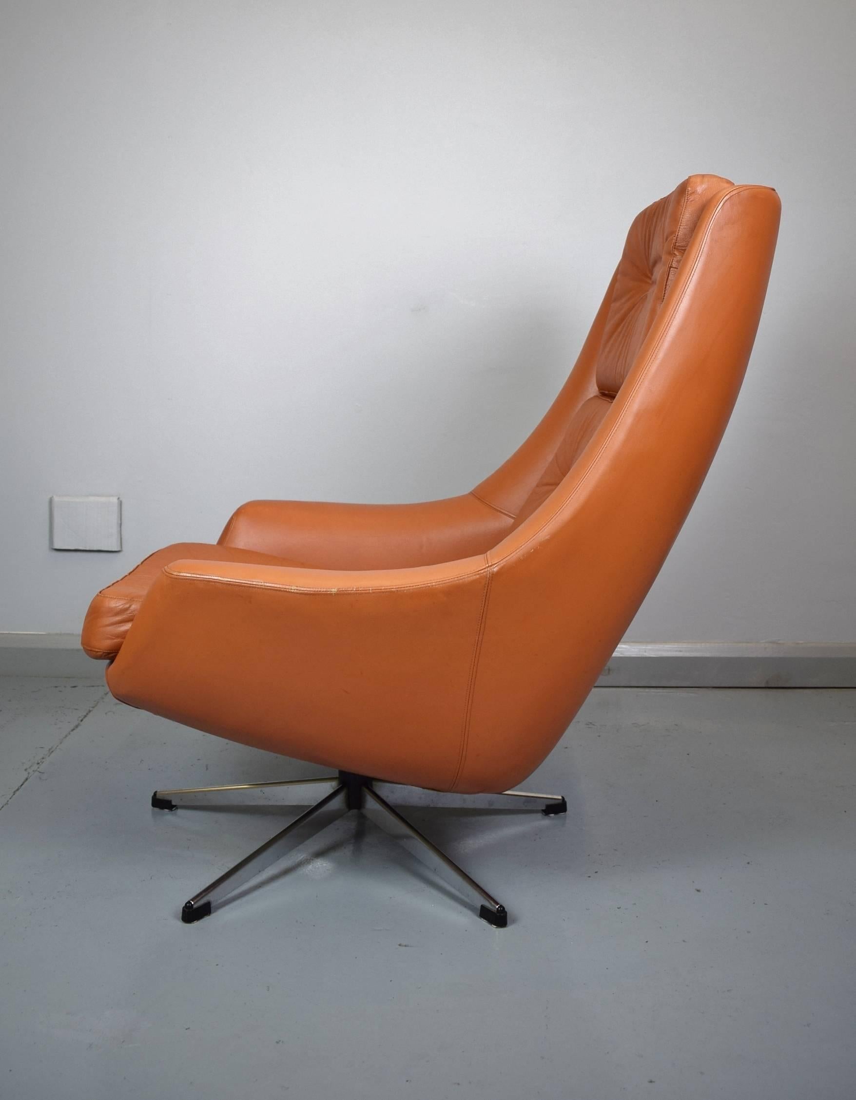 Metal Mid-Century Retro Danish Tan Leather Swivel Chair by H.W. Klein for Bramin For Sale