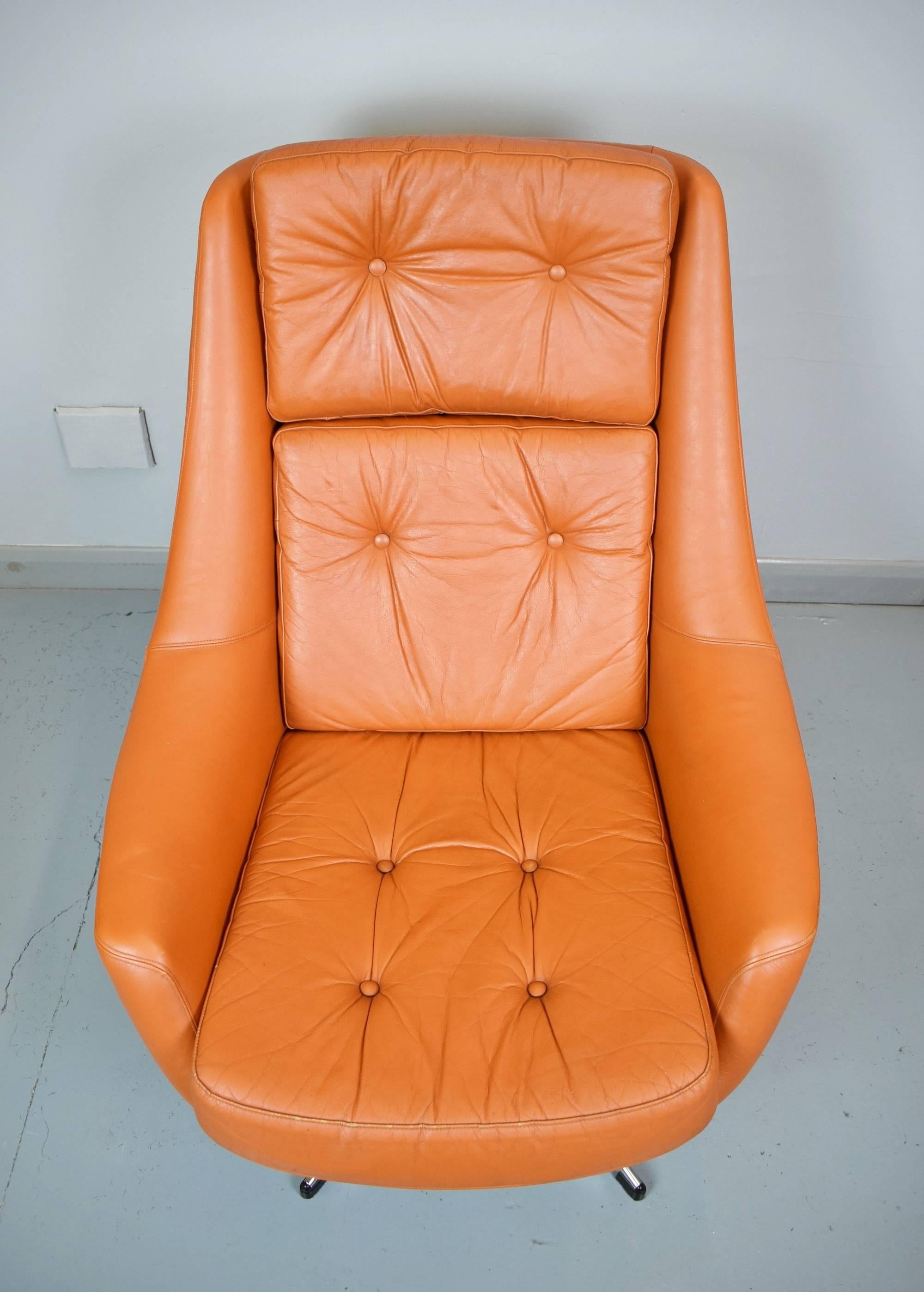 Mid-Century Modern Mid-Century Retro Danish Tan Leather Swivel Chair by H.W. Klein for Bramin For Sale