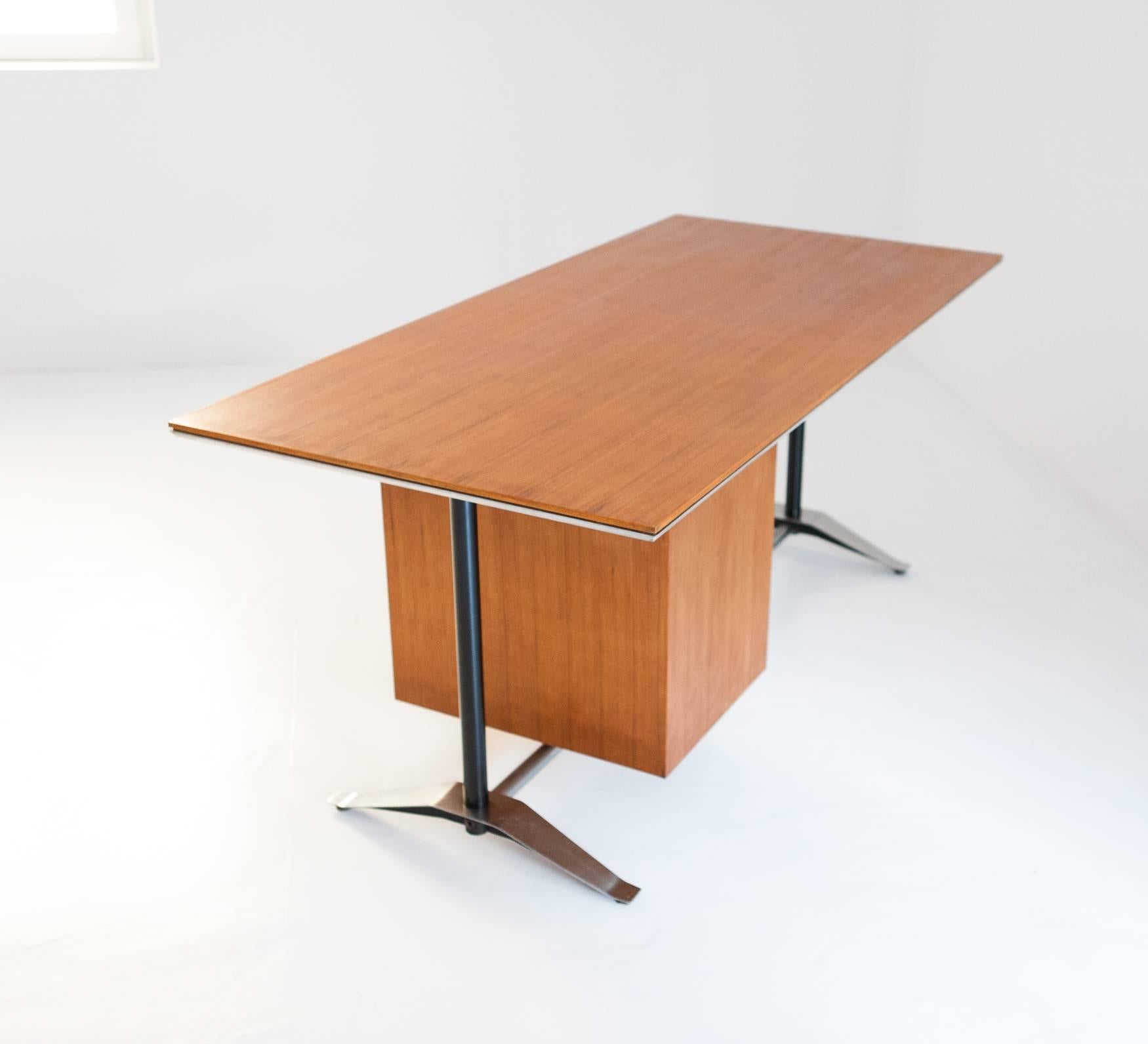 Italian Mid-Century Modern Fruitwood  Desk  by Alberto Rosselli for Arflex In Excellent Condition In Rome, IT