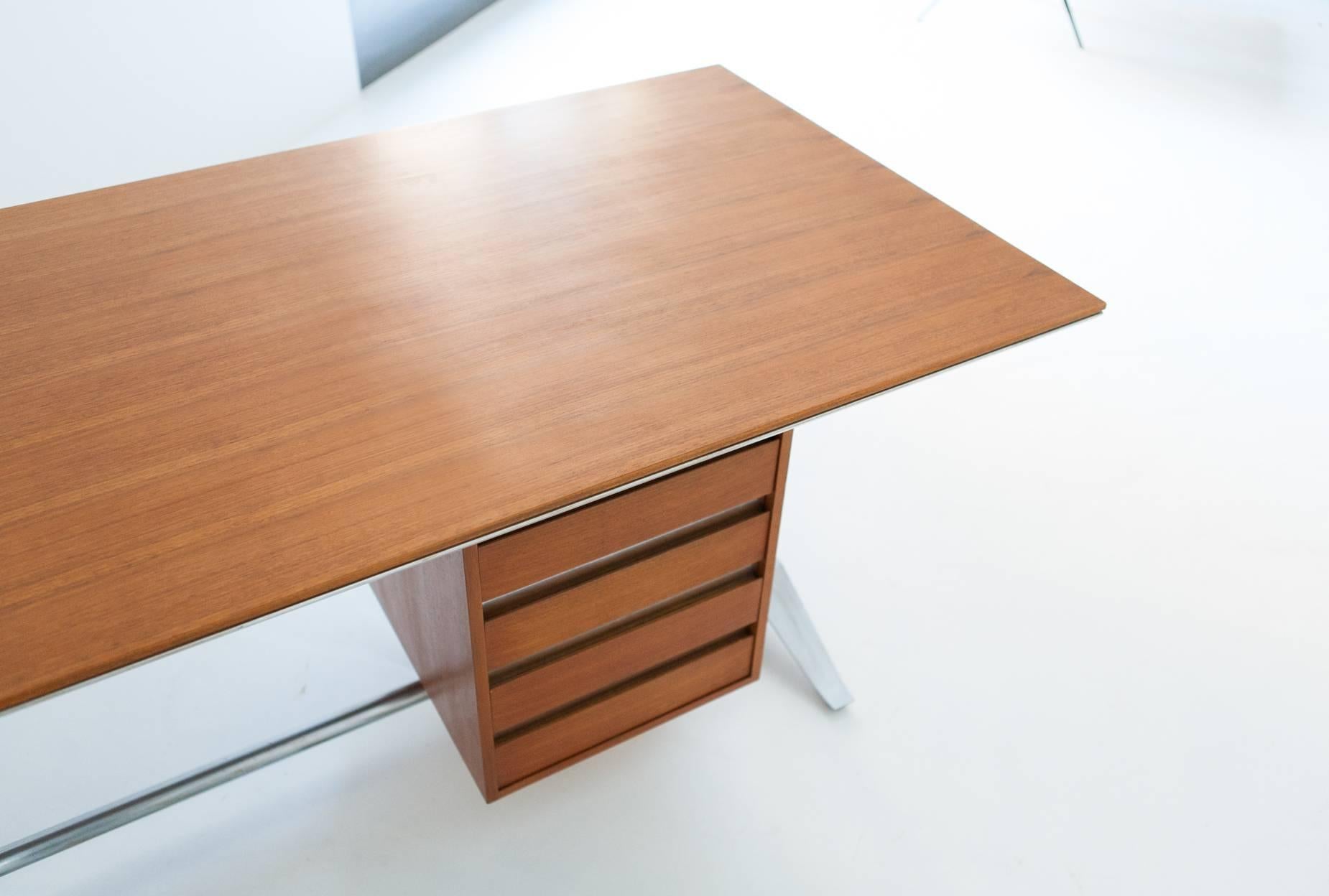 Mid-20th Century Italian Mid-Century Modern Fruitwood  Desk  by Alberto Rosselli for Arflex