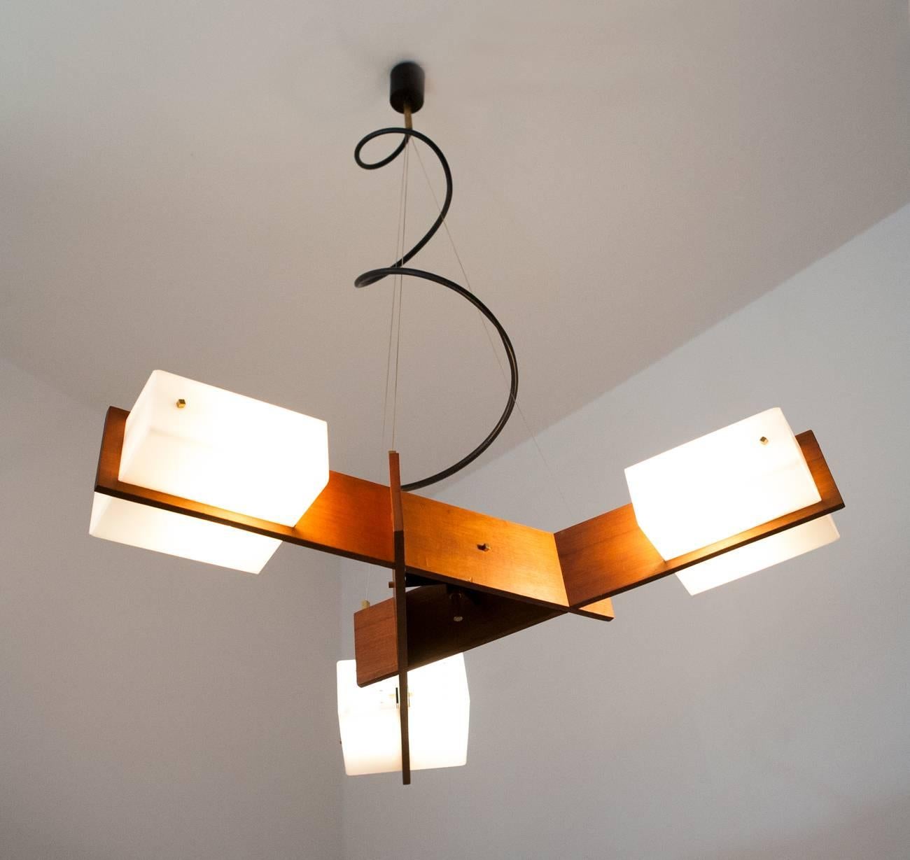 An Italian vintage ceiling light made by Esperia in the 1950s.
Solid teak frame, Plexiglas shades, brass and iron details.
Six standard E14 bulbs.
One of the Plexiglas shades has a little crack in the upper side (not visible when the light is