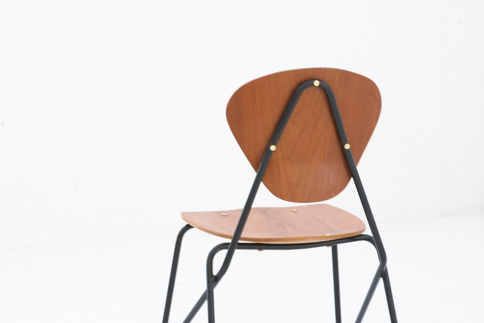 Mid-Century Italian Teak Chair by ISA, 1950s In Good Condition In Rome, IT