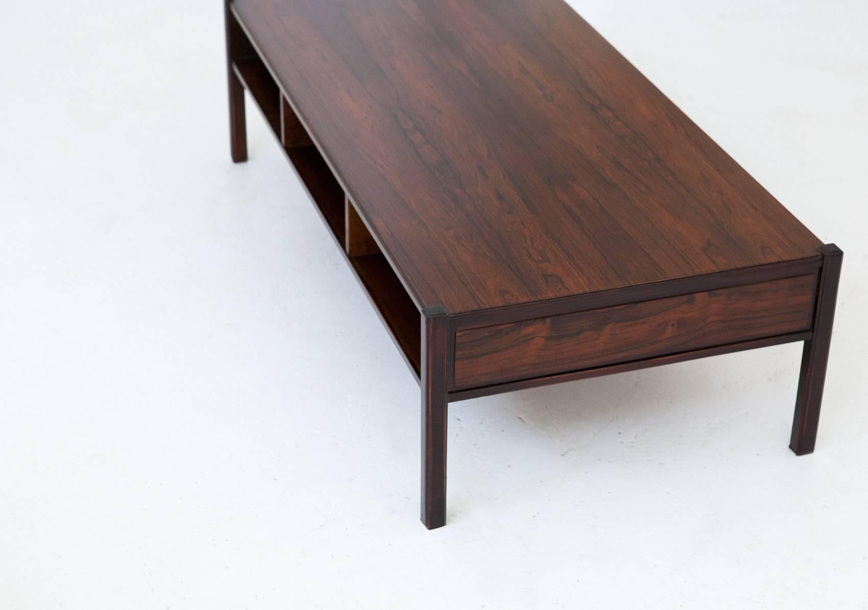 Italian Rosewood Coffee Table, 1960s In Excellent Condition In Rome, IT