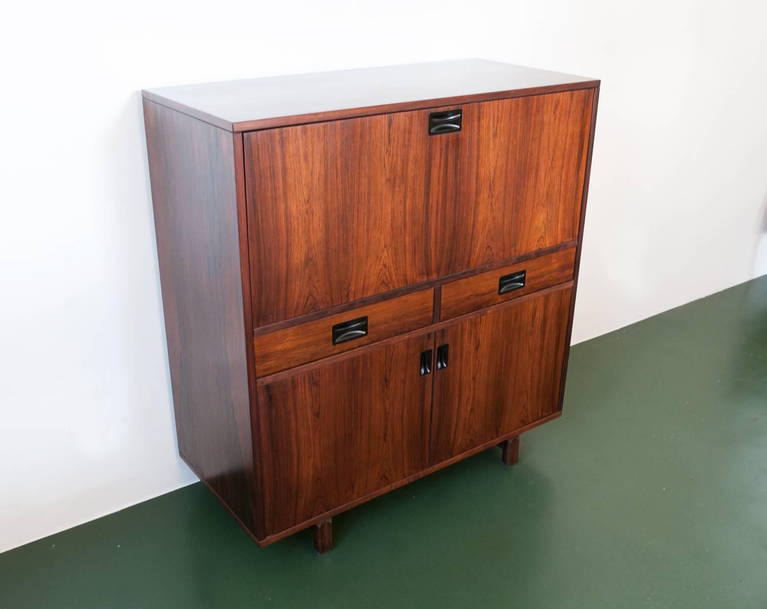 Italian Rosewood Credenza with Bar by 'Stildomus', 1960s In Excellent Condition In Rome, IT