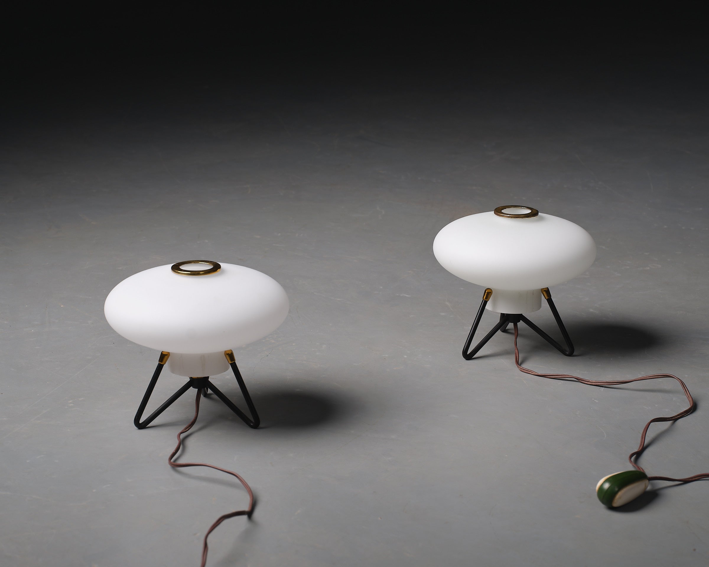"Retro Futurism: Pair of 1950s STILNOVO Opaline UFO Table Lamps For Sale