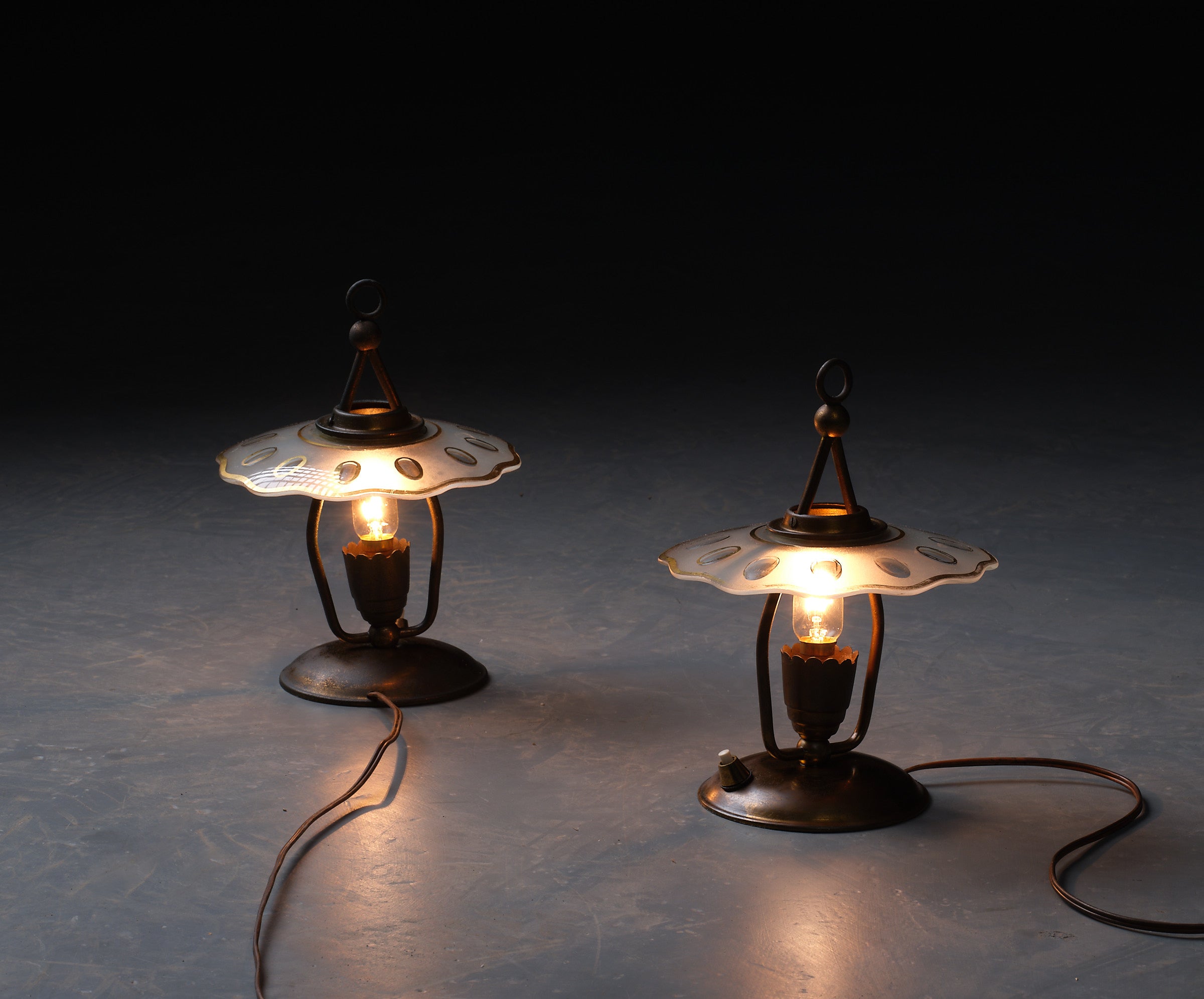 Elegant Patina: Pair of 1950s Italian Brass Table Lamps For Sale