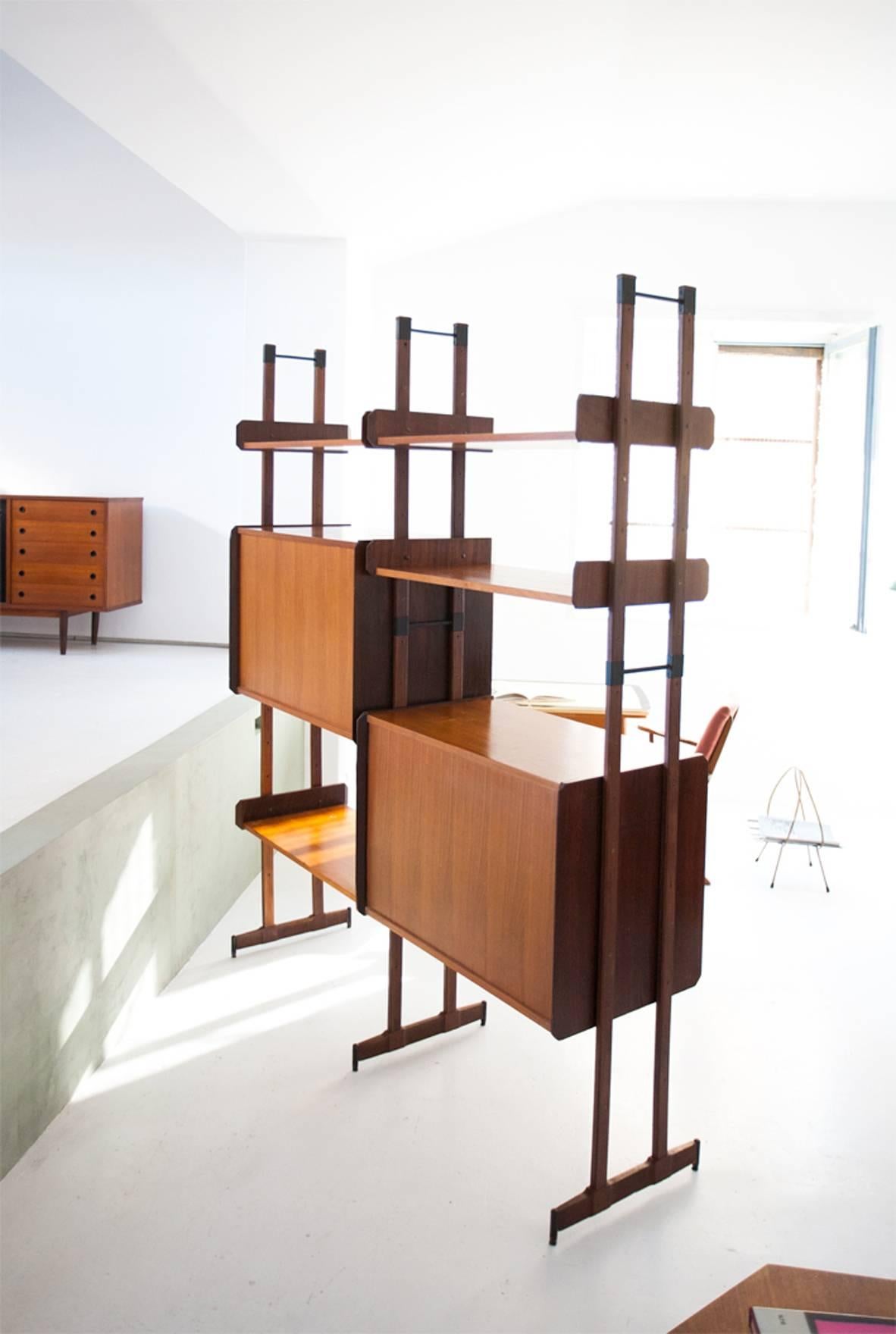Mid-Century Modular Teak and Rosewood Wall Unit, 1950s In Good Condition In Rome, IT