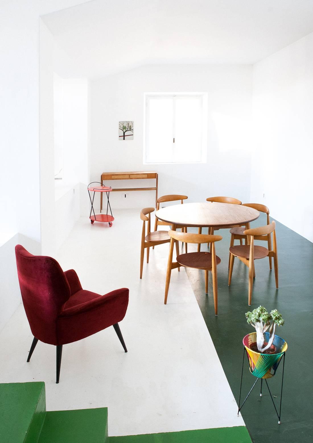 Mid-17th Century Danish Modern Set a Round Table and Six Chairs by Hans Wegner for Fritz Hansen