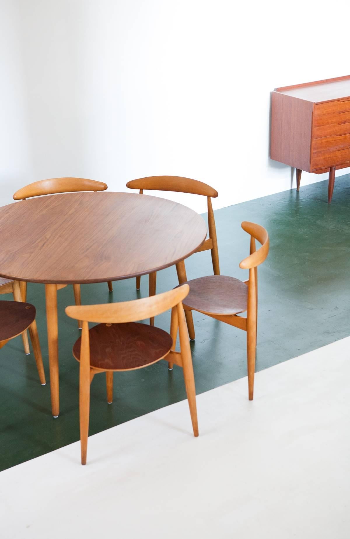 hans wegner round table