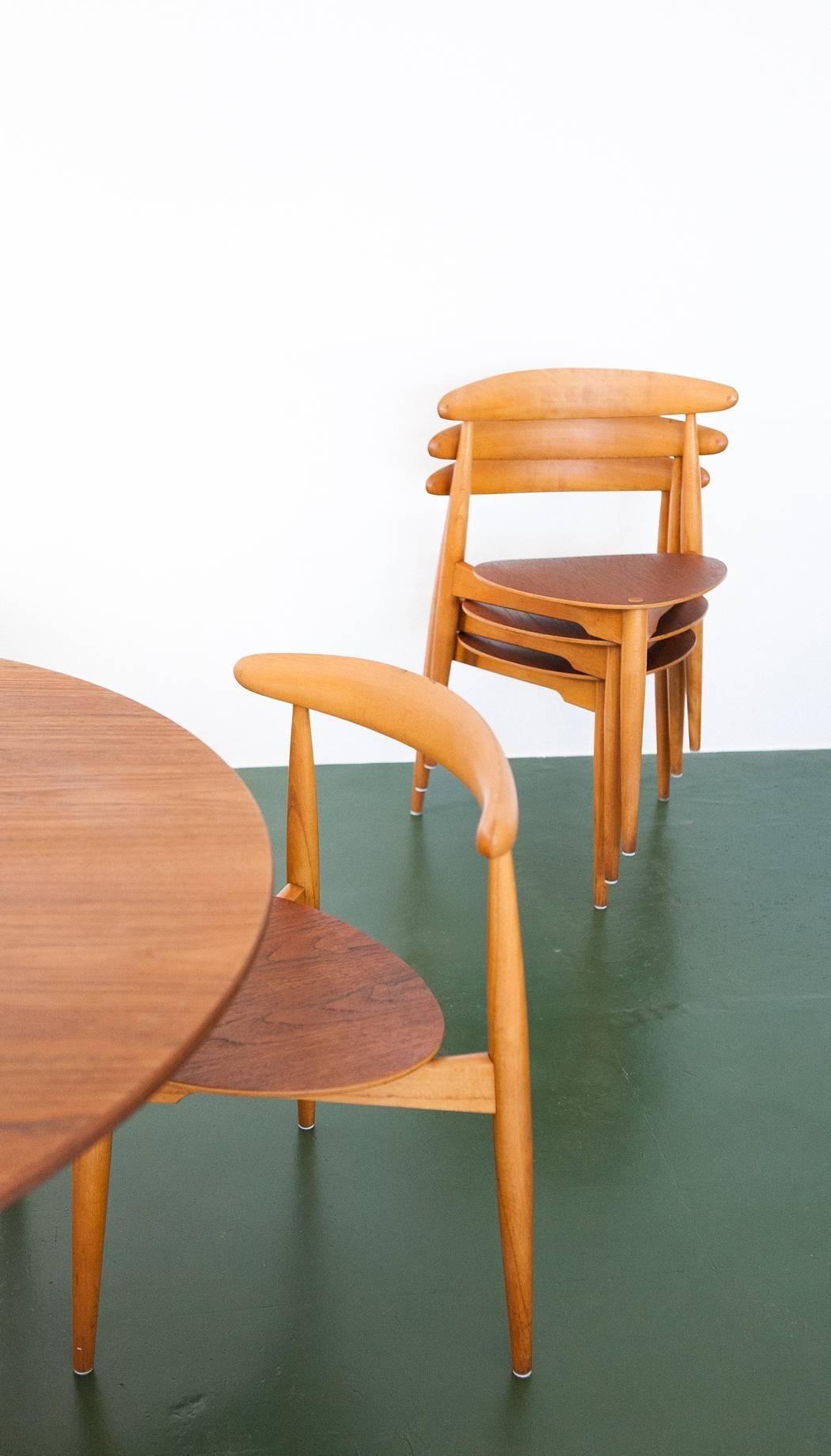 Danish Modern Set a Round Table and Six Chairs by Hans Wegner for Fritz Hansen In Excellent Condition In Rome, IT