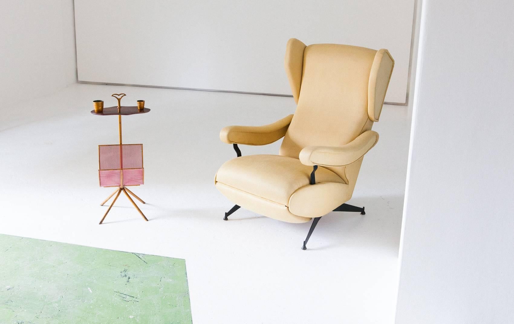 A lounge Reclyner armchair , manufactured in Italy by Poltronova , 1960's (original logo and all the information visible under the armchair ) 
Italian design by Nello Pini , Model ”Oscar” 
The upholstery and the padding were replaced a few years ago