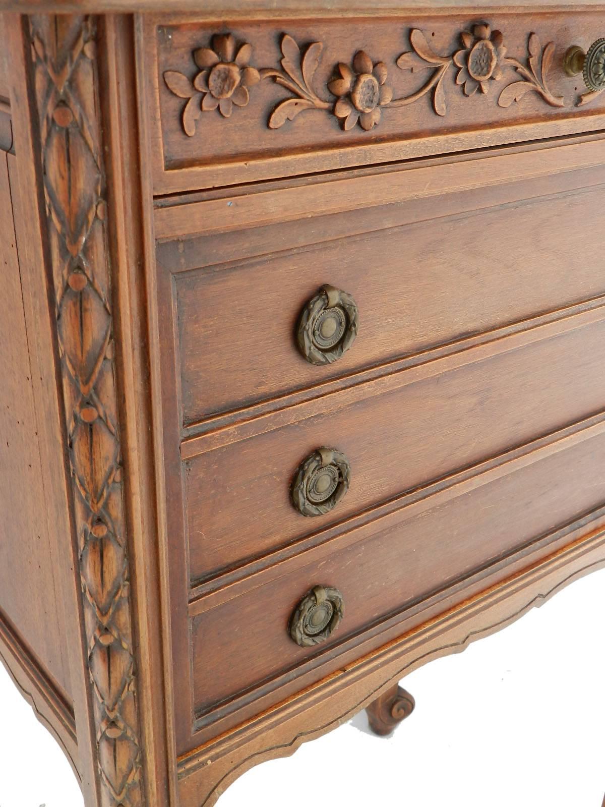 Side cabinet French 19th century Louis XVI revival bedside table nightstand cupboard
A good unusual French marble-top side cabinet in very good antique condition
Useful cupboard that will work in any room of the home with charming faux front