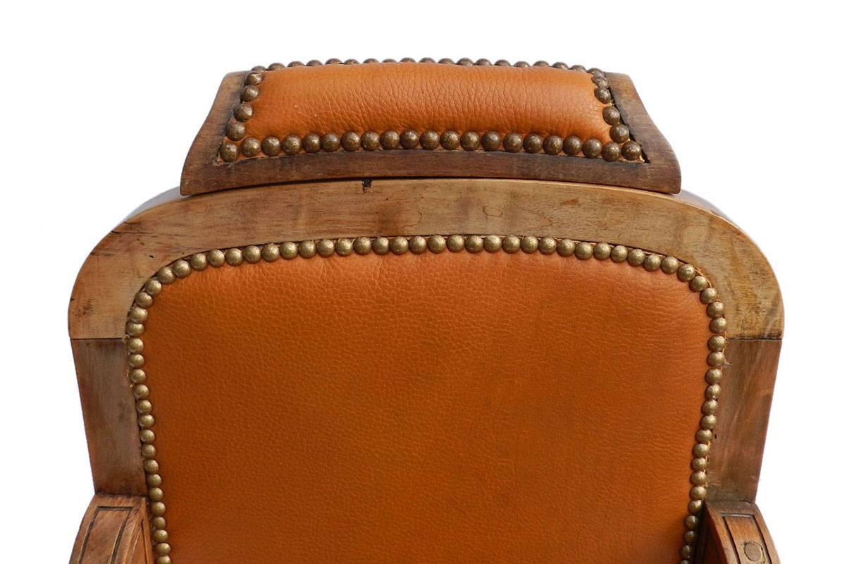 19th Century French Barbers Chair Leather Desk Chair Reclining Armchair In Excellent Condition In Mimizan, FR
