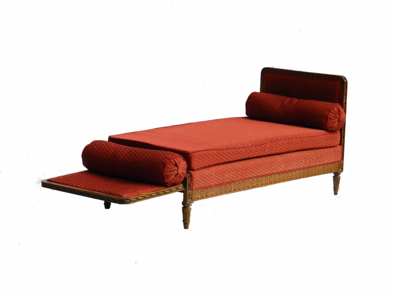 Unusual French drop end daybed sofa with cushions, circa 1920.
Upholstered daybed single chaise longue.
Carved oak.
Upholstery good with original sprung base.
We suggest recovering to suit your interior if you would like a quote for this to be