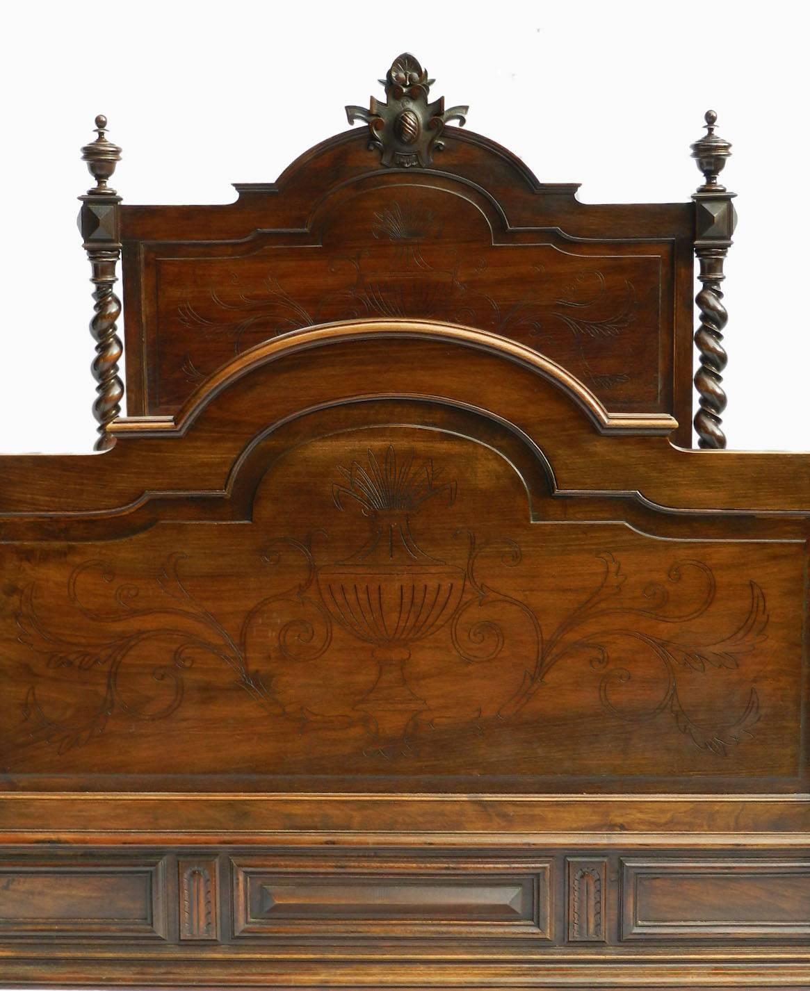 19th Century French Bed Carved Walnut Louis X111 UK King US Queen In Excellent Condition In Mimizan, FR