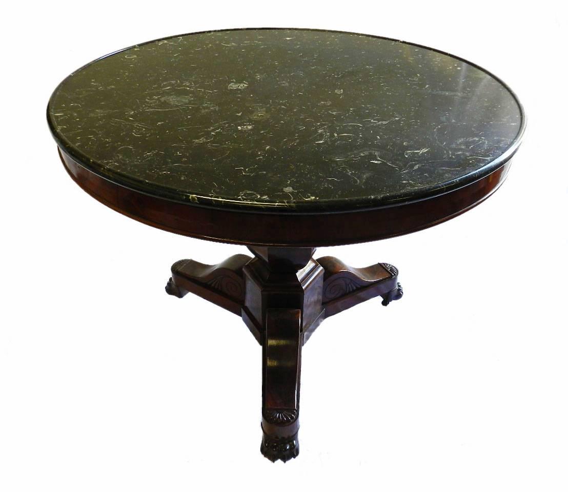 Good 18th century French gueridon table flame mahogany.
Charles X, circa 1830.
Variegated marble dish top.
Lion paw feet.
Measure: 98cms diameter,
76.5cms high.
 