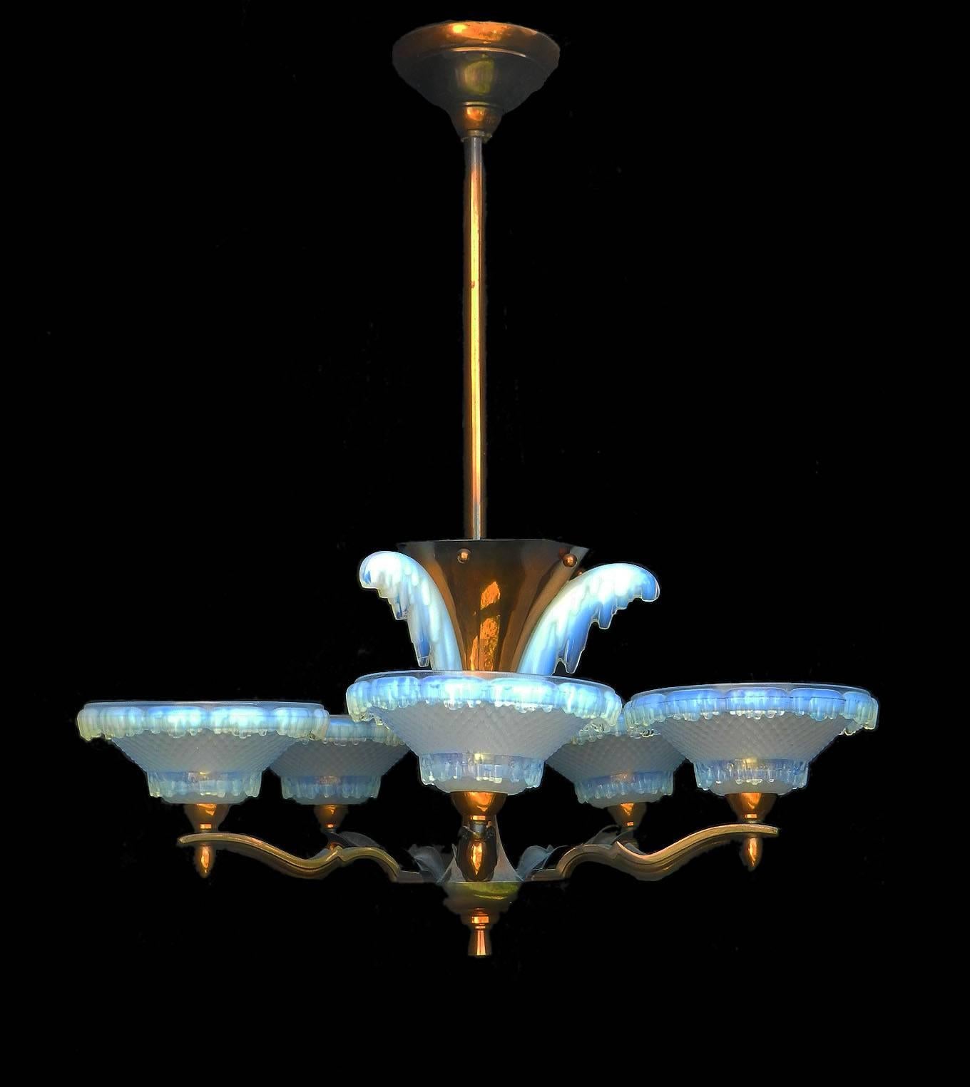Art Deco Chandelier by Ezan and Petitot French Opalescent Glass and Copper, 1930 In Good Condition In Mimizan, FR