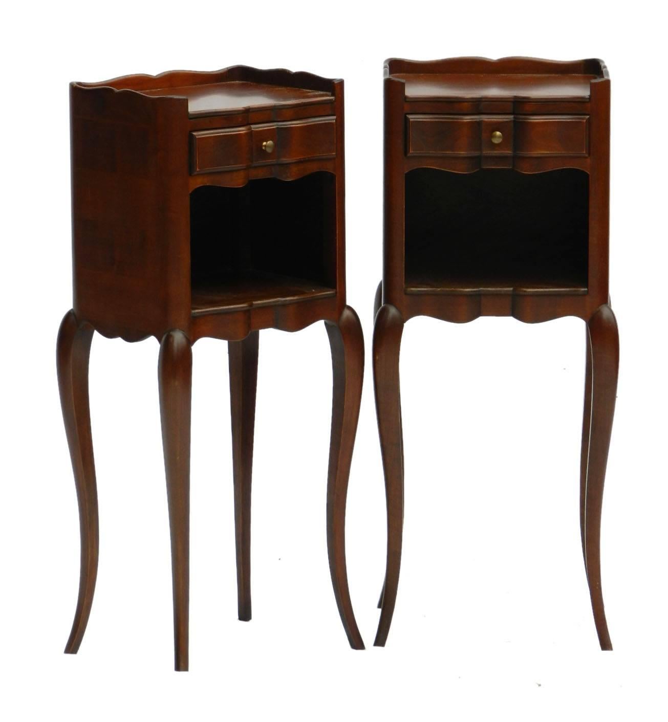 Pair of French diminutive side cabinets bedside tables nightstands.
mid-20th century Louis.
Unusual Breakfront with single drawer.
Dark cherry.
Measures: H: 70 cm (27.6 ins) W: 27 cm (10.6 ins) D: 22 cm (8.7 ins).
