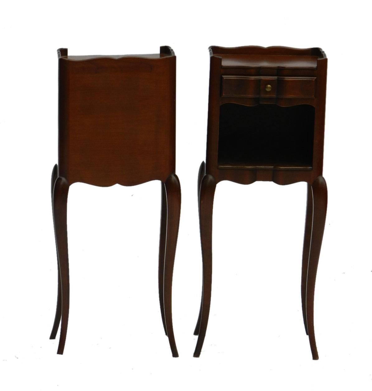 Pair of Nightstands Bedside Tables French Diminutive Louis Rev Side Cabinets In Good Condition In Mimizan, FR