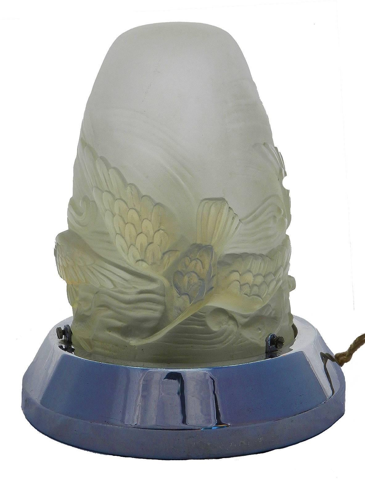 Art Deco Verlys Lamp Signed French Opalescent Glass Night Light, circa 1930 In Good Condition In Mimizan, FR